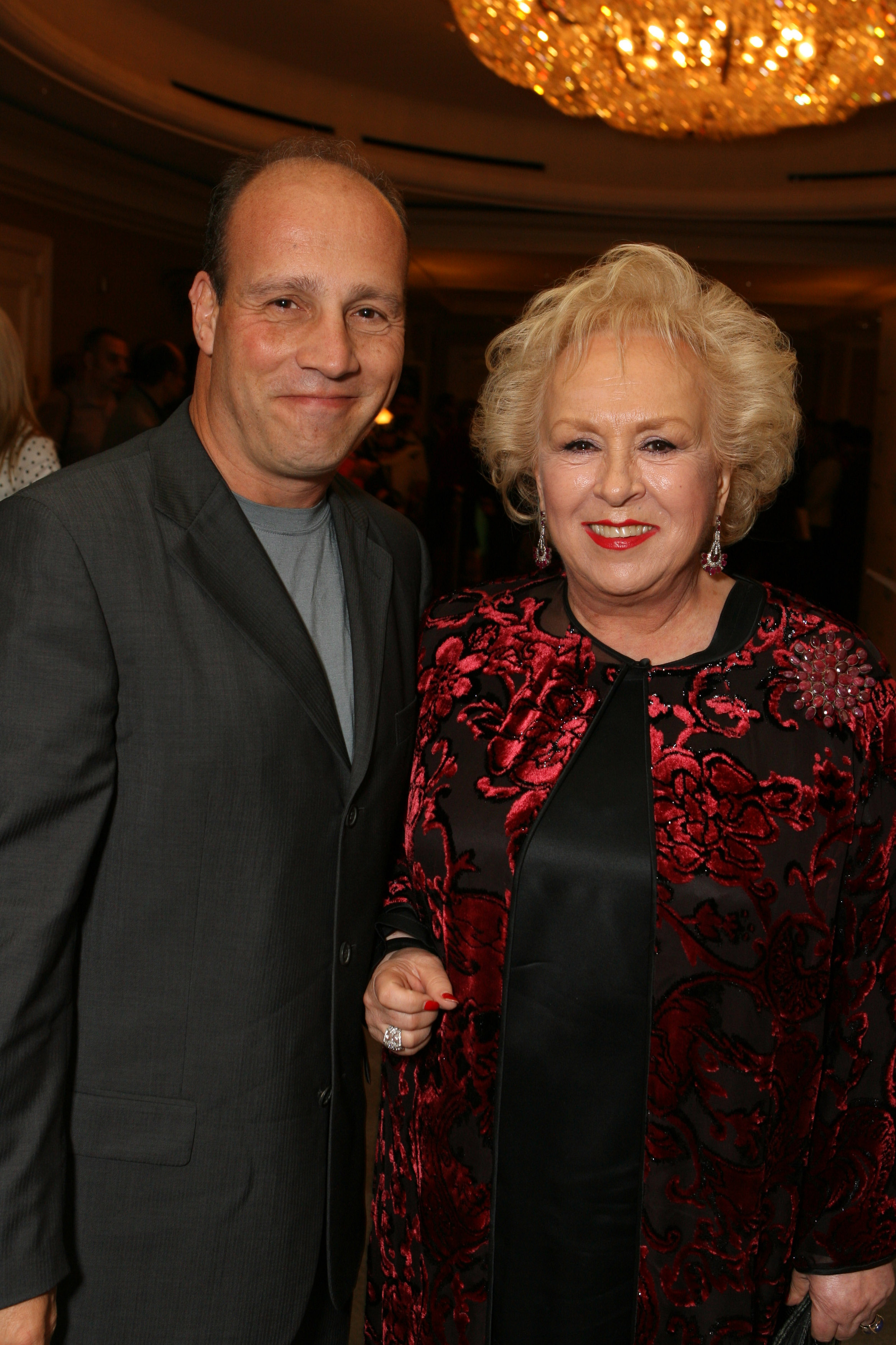 Michael Cannata and Doris Roberts during Peace Over Violence's 35th Annual Humanitarian Awards Dinner in Beverly Hills, California, on October 28, 2006 | Source: Getty Images