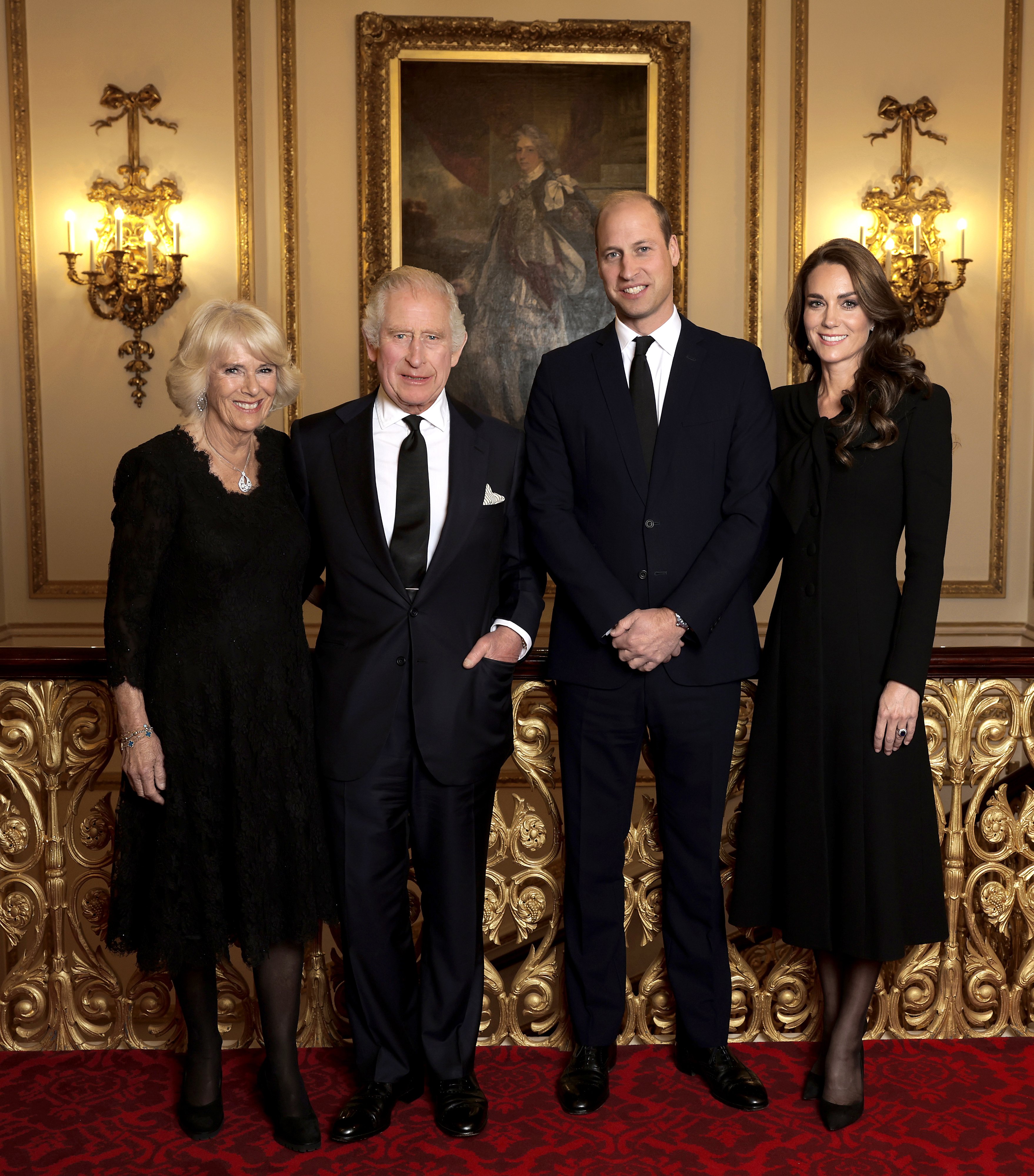 König Charles III., Königingemahlin Camilla, Prinz William und Kate Middleton in London 2022. | Quelle: Getty Images 