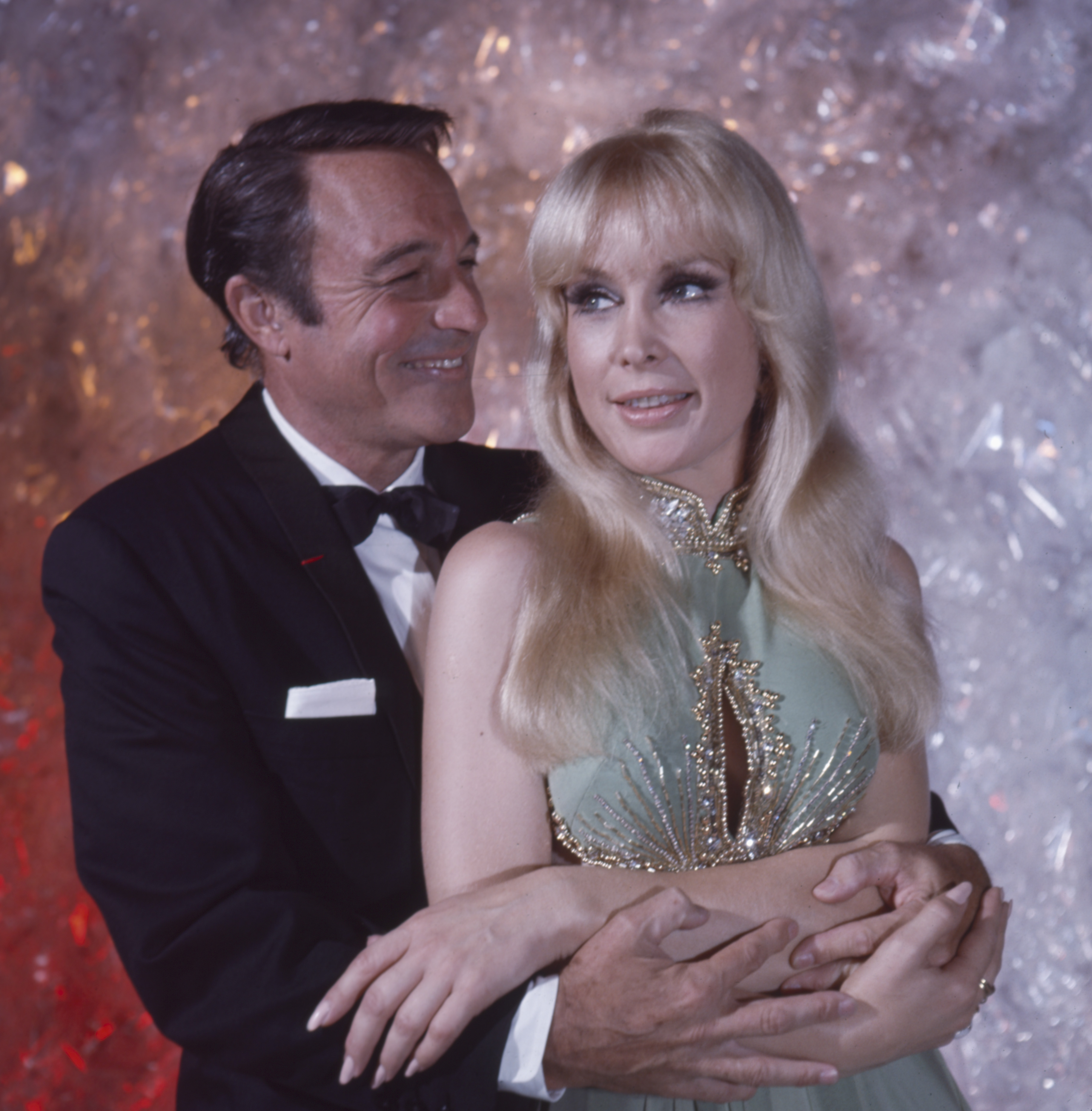 Gene Kelly and Barbara Eden's photo for the TV special "Changing Scene" in 1970. | Source: Getty Images