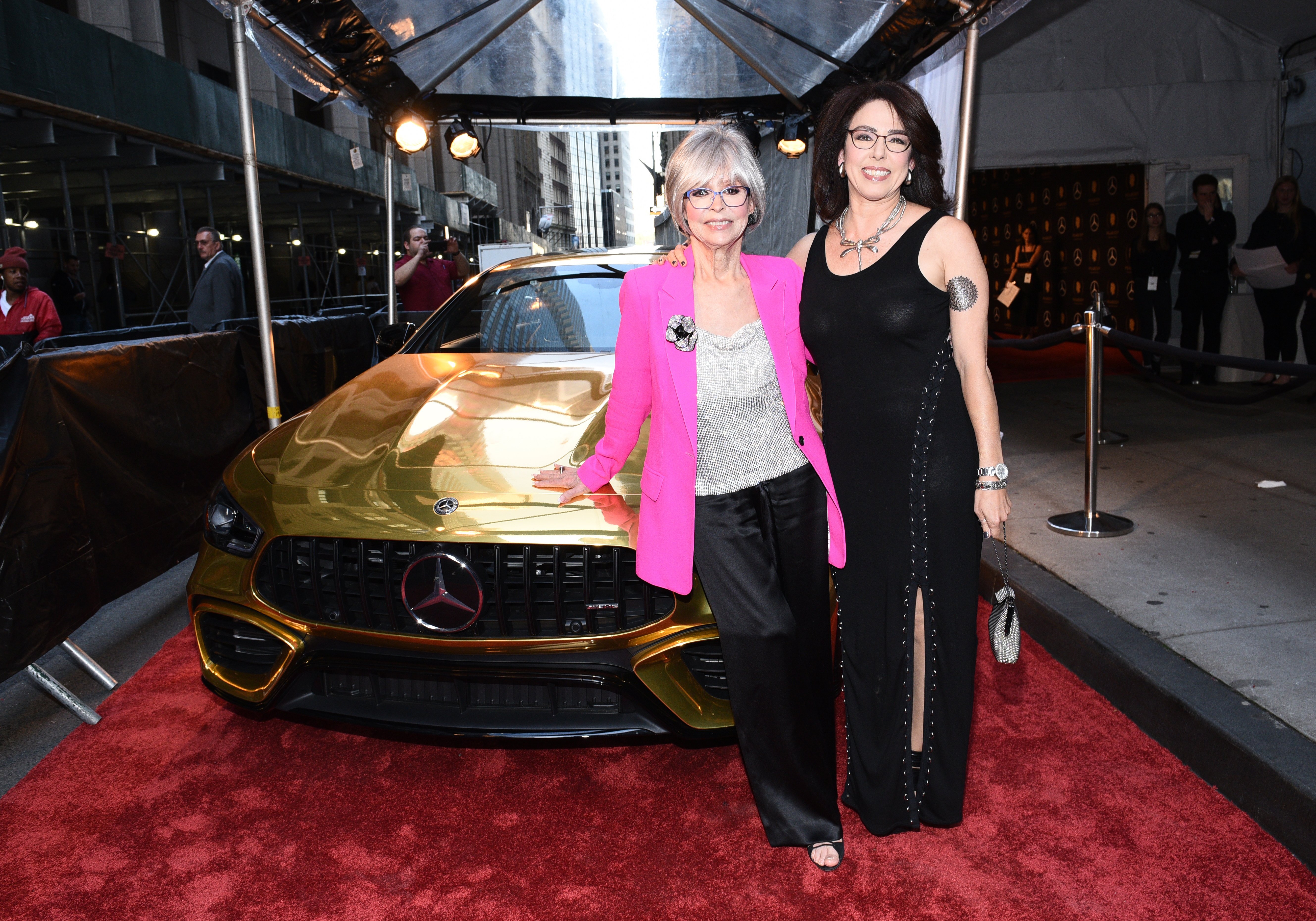 Rita Moreno and Fernanda Fisher attend the 78th Annual Peabody Awards Ceremony on May 18, 2019. | Photo: GettyImages