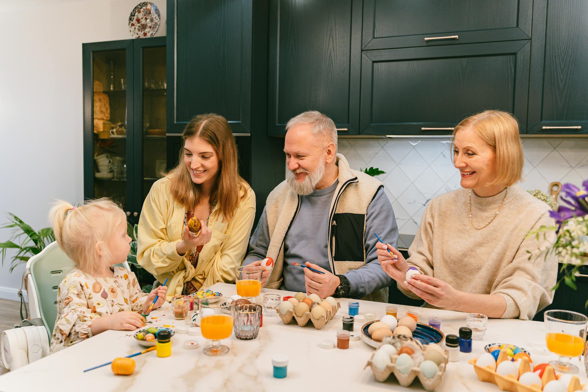 A family painting eggs for easter | Source: Pexels