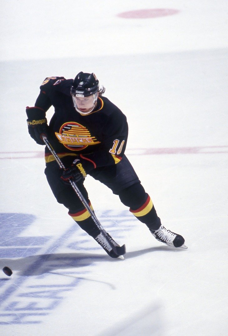 Pavel Bure of the Vancouver Canucks on January 14, 1994 at the Great Western Forum in Inglewood, California. | Source: Getty Images