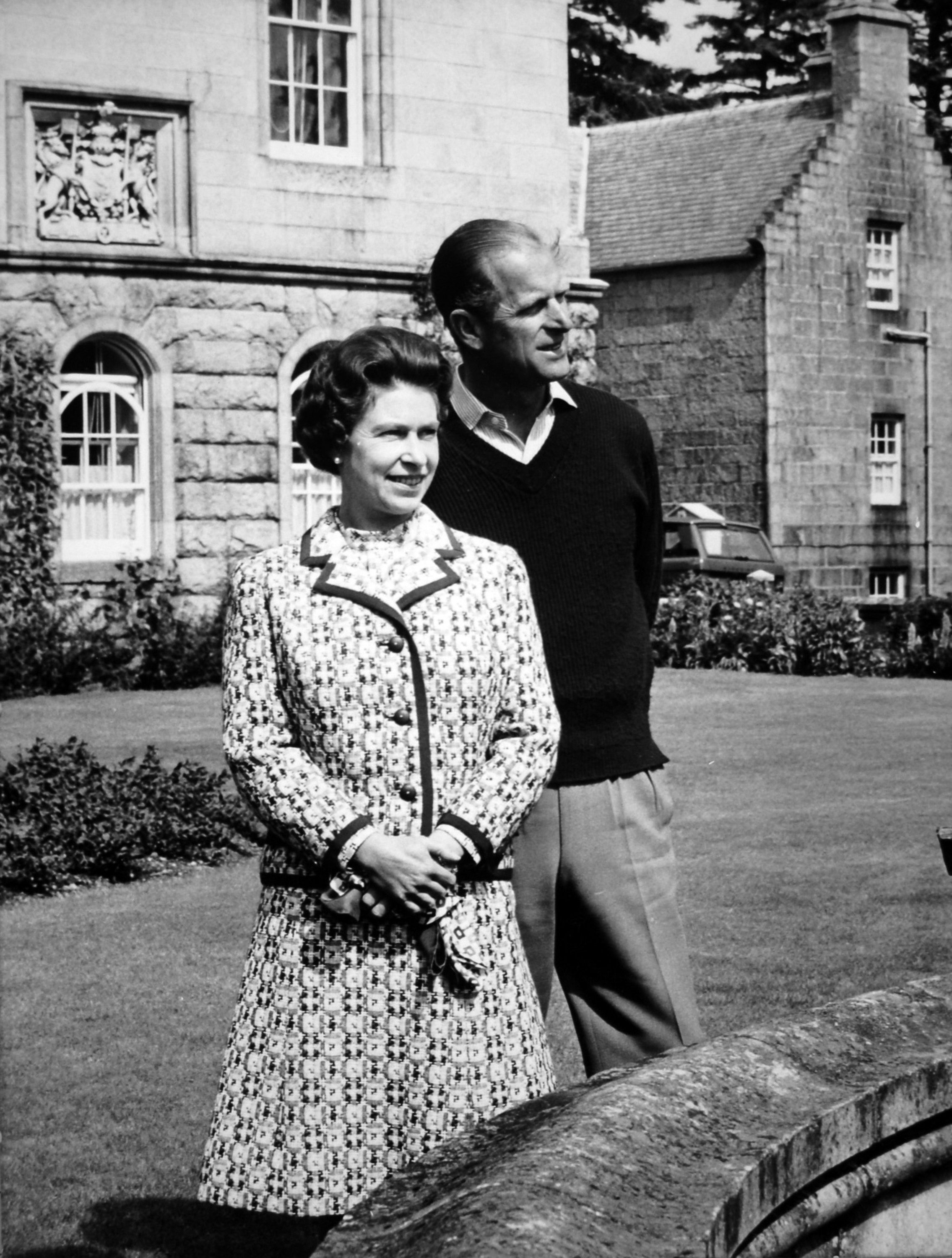 Queen Elizabeth II and the Duke of Edinburgh at Balmoral to celebrate their Silver Wedding anniversary | Photo: Getty Images