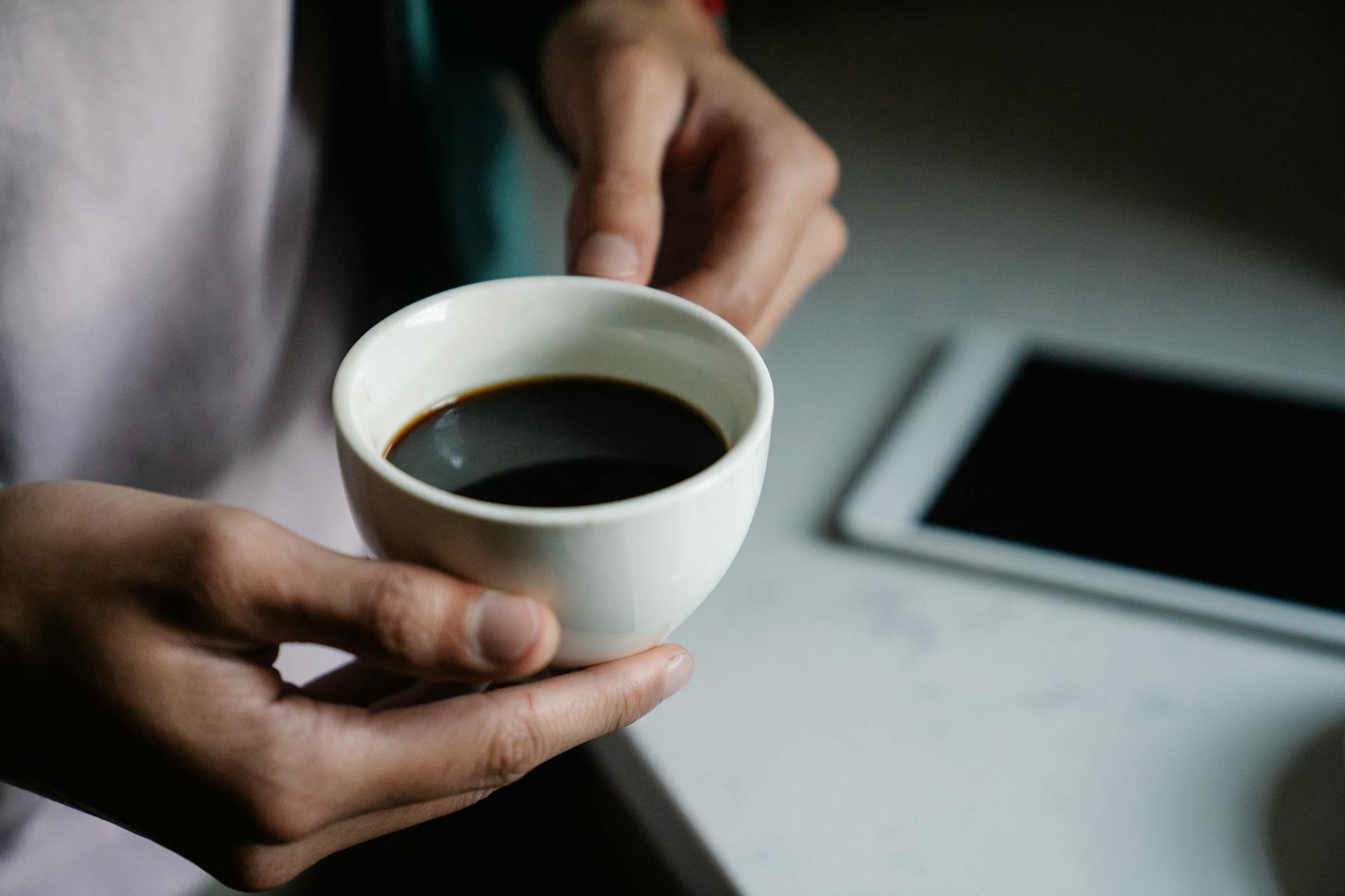 A person holding a mug | Source: Pexels