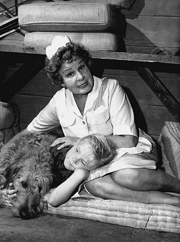 Shirley Booth and Bobby Buntrock in "Hazel." | Source: Wikimedia Commons.