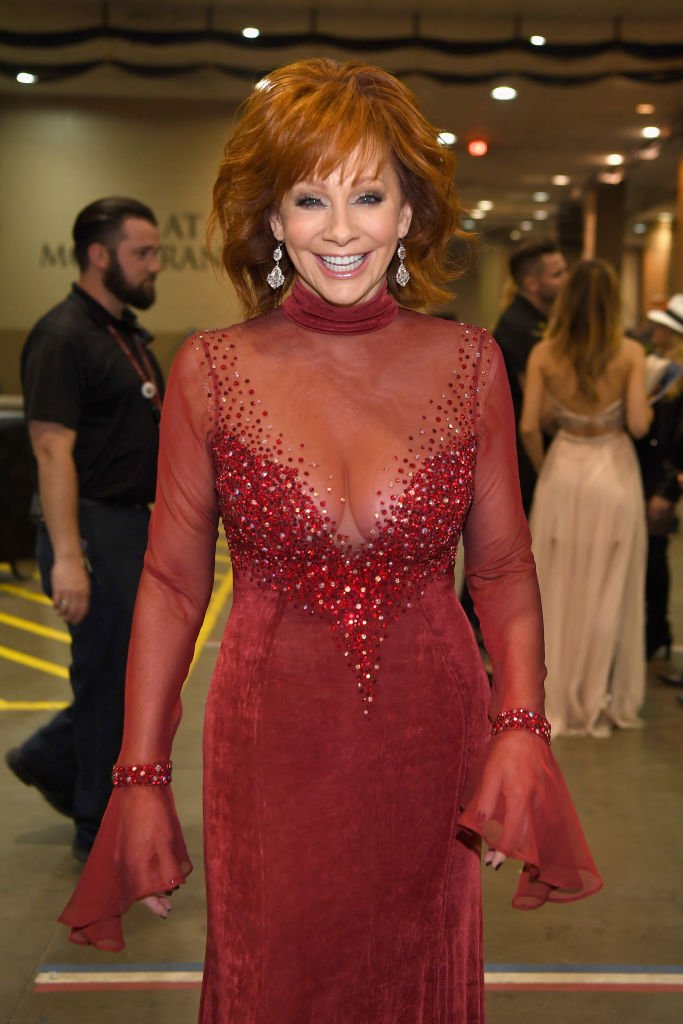 The infamous 1993 CMA red dress, which Reba wore again to the ACM awards in Las Vegas in Apriil, 2018. | Photo: Getty Images. 