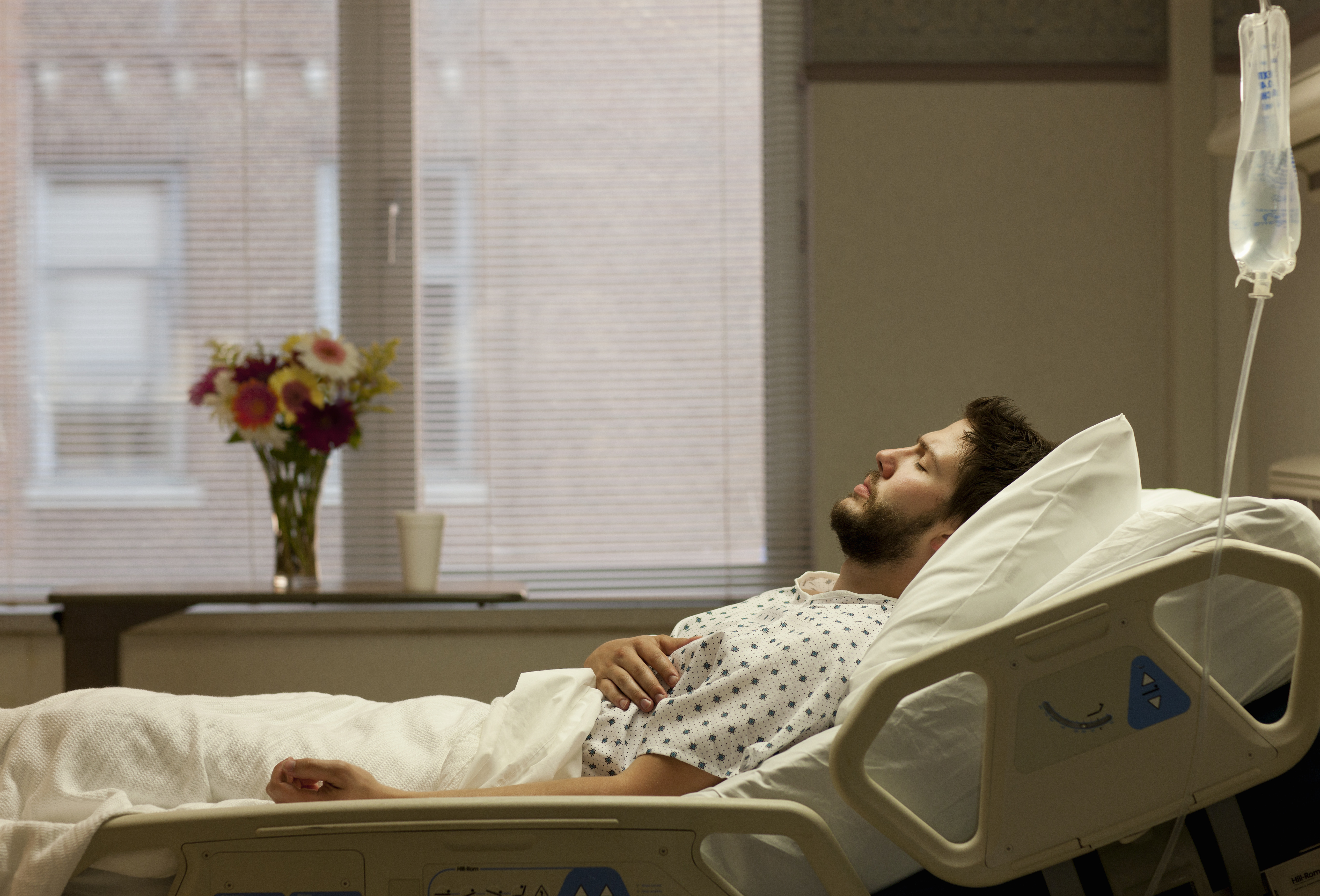A man lying in a hospital bed | Source: Getty Images