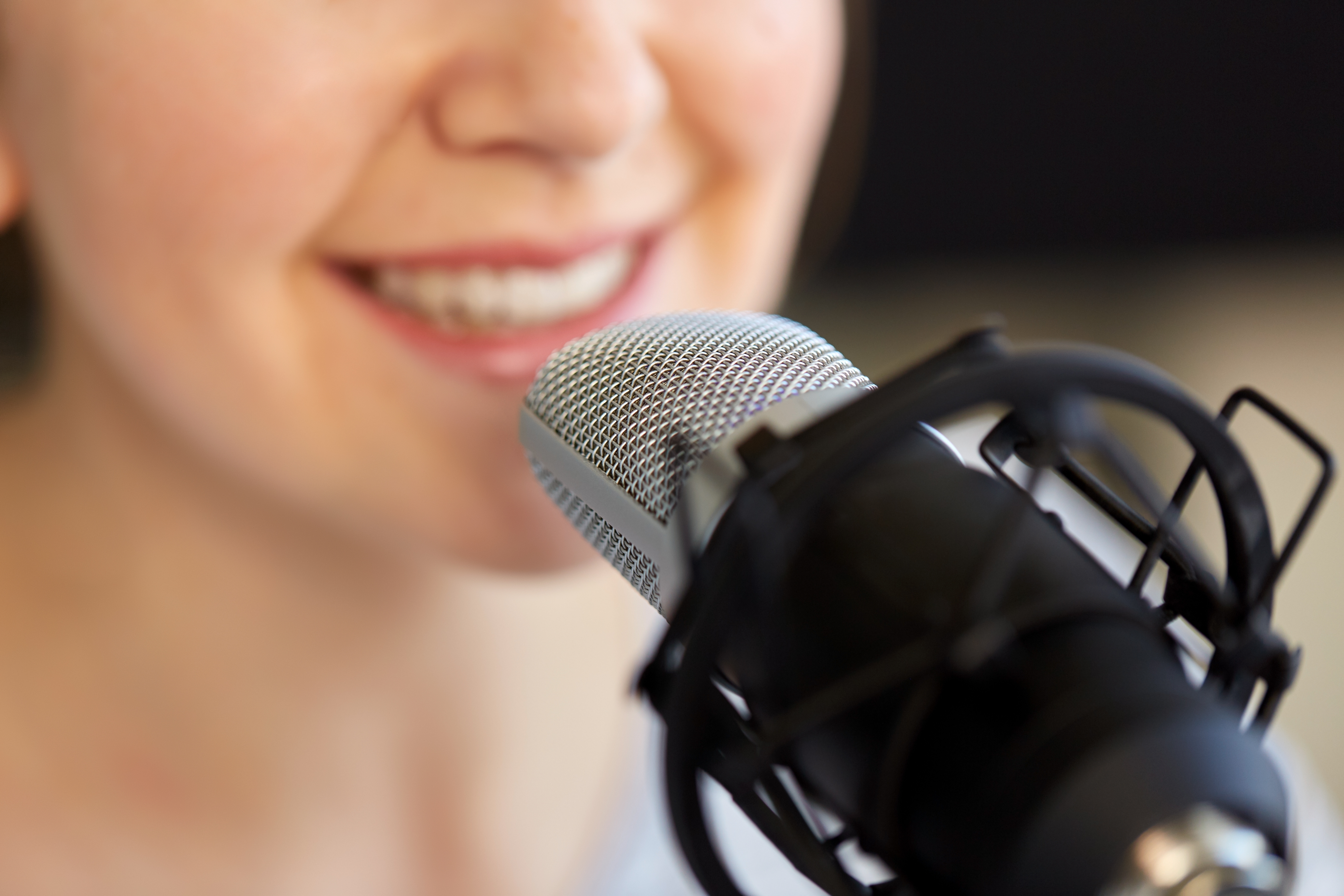 Close-up of a woman's lips near a mic | Source: Shutterstock