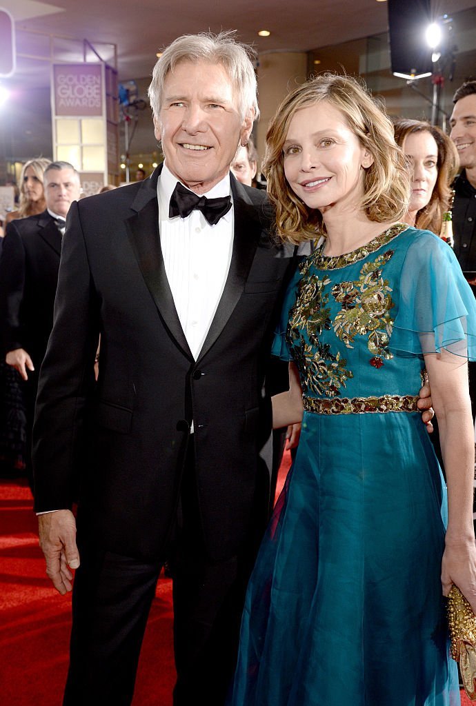 Die Schauspieler Harrison Ford (L) und Calista Flockhart besuchen die 73rd Annual Golden Globe Awards im Beverly Hilton Hotel | Quelle: Getty Images