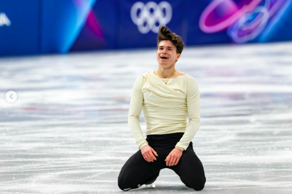 Maxim Naumov experiencing a moment of triumph at the Milano Cortina 2026, posted on February 10, 2026. | Source: Instagram/isufigureskating