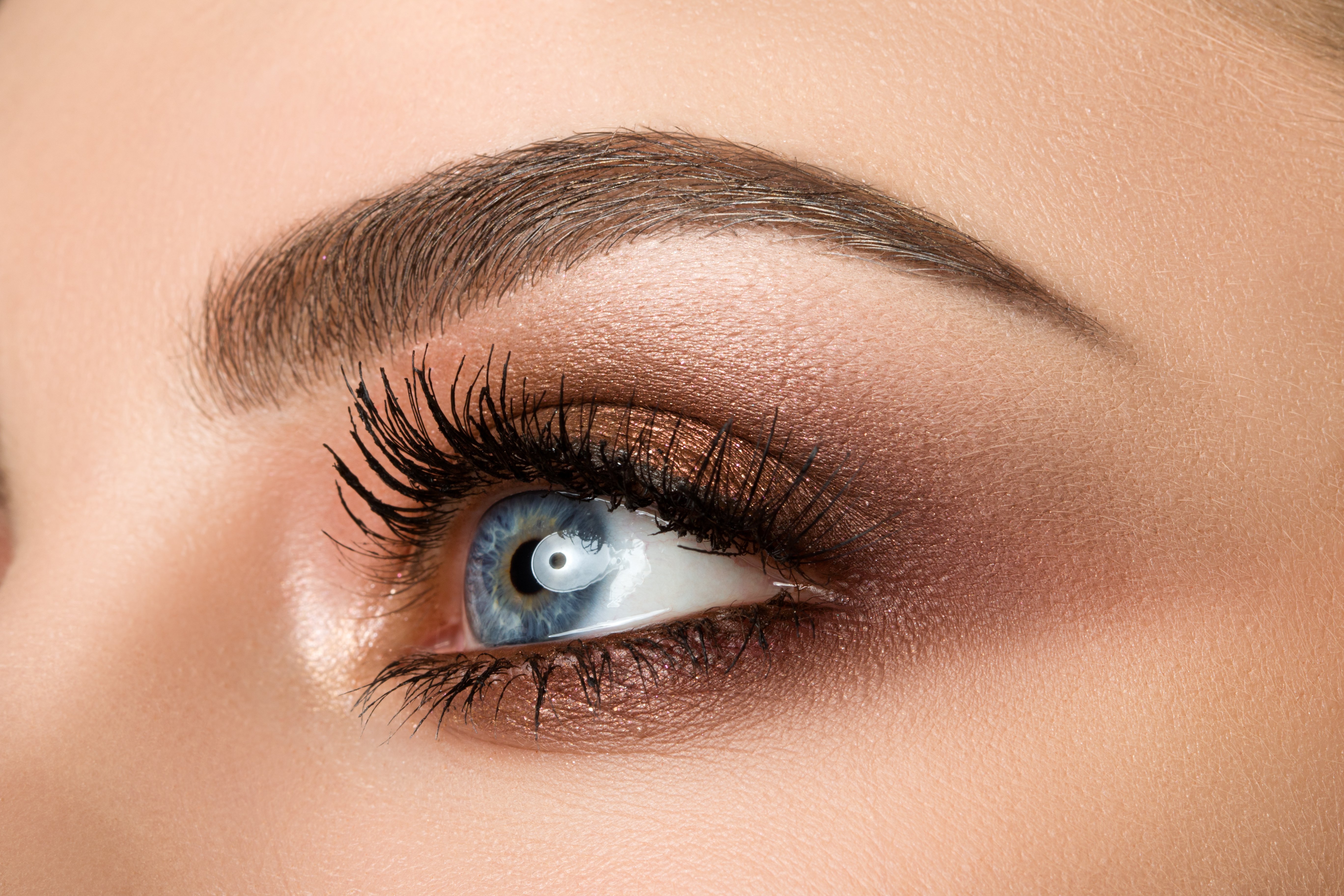 Mujer con cejas perfectas. | Foto: Shutterstock