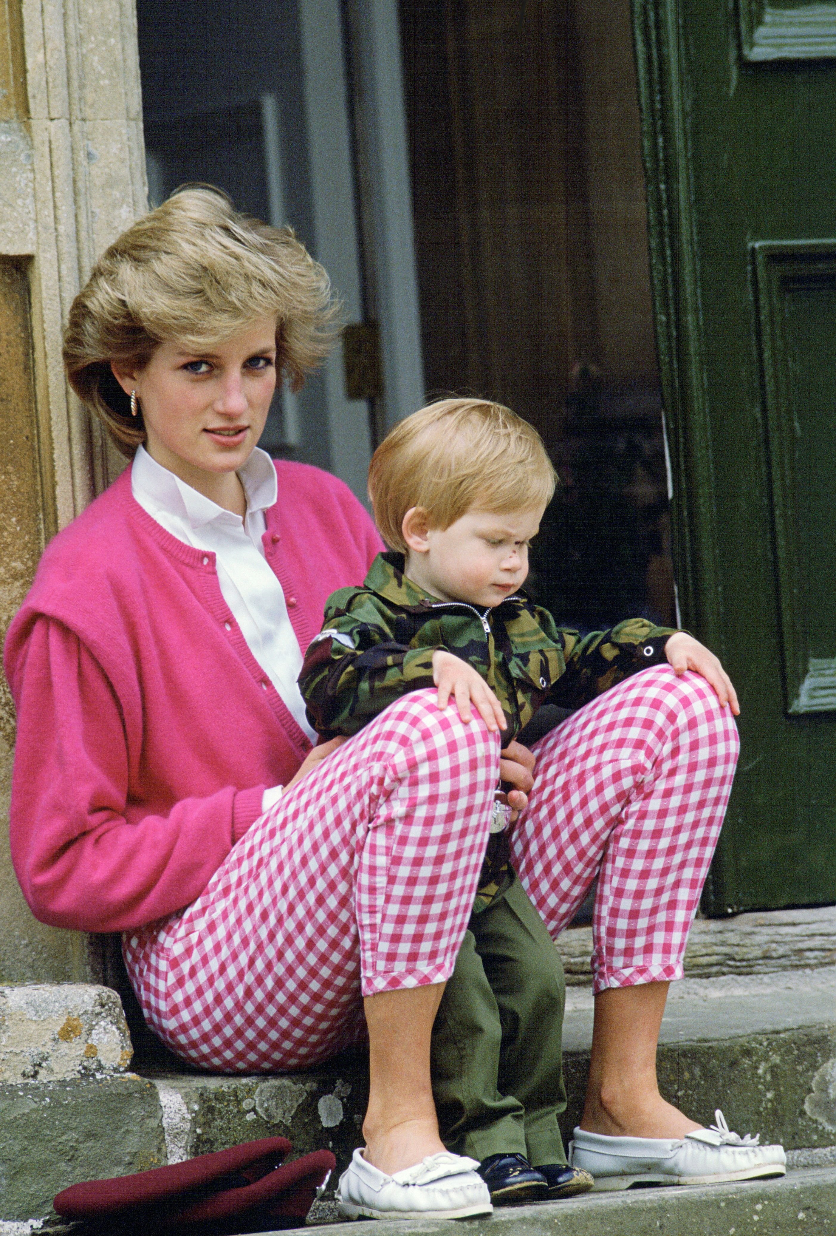 Princess Diana and Prince Harry sitting outside Highgrove in Tetbury, United Kingdom on July 18, 1986 | Photo: Tim Graham Photo Library/Getty Images