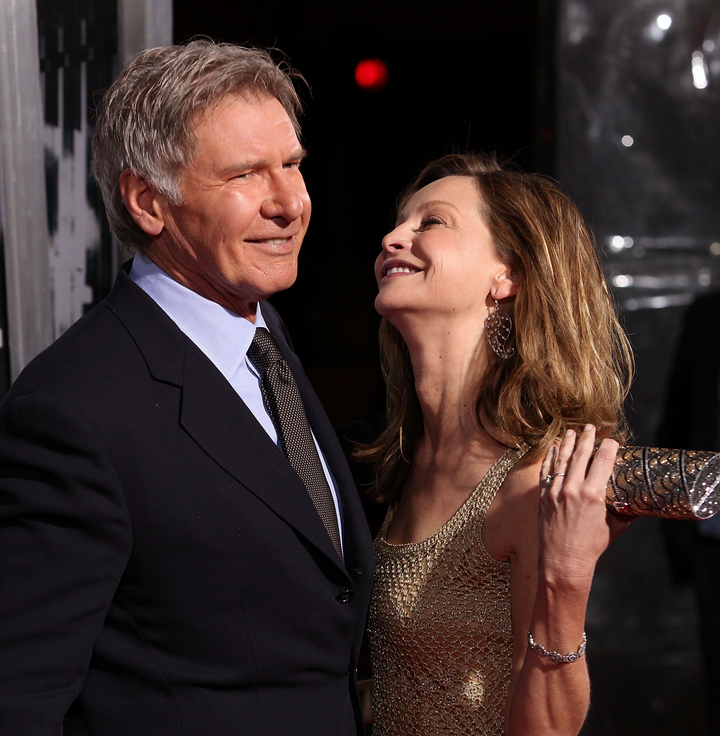 Harrison Ford mit seiner Frau Calista Flockhart im Jahr 2010 in Hollywood | Quelle: Getty Images