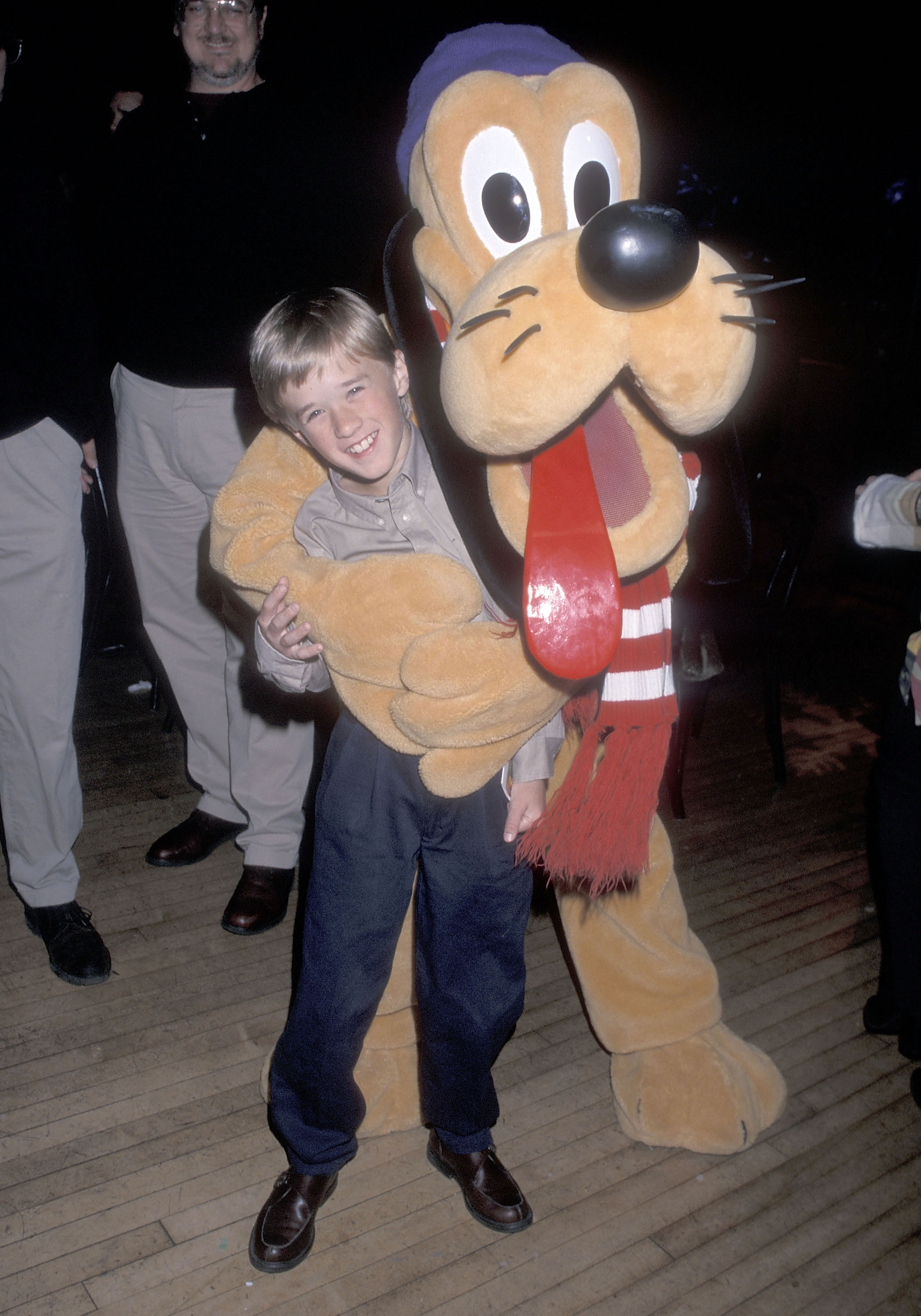 The Hollywood star at the "Mickey's Once Upon a Christmas" premiere on November 8, 1999, at the El Capitan Theatre in Hollywood, California. | Source: Getty Images