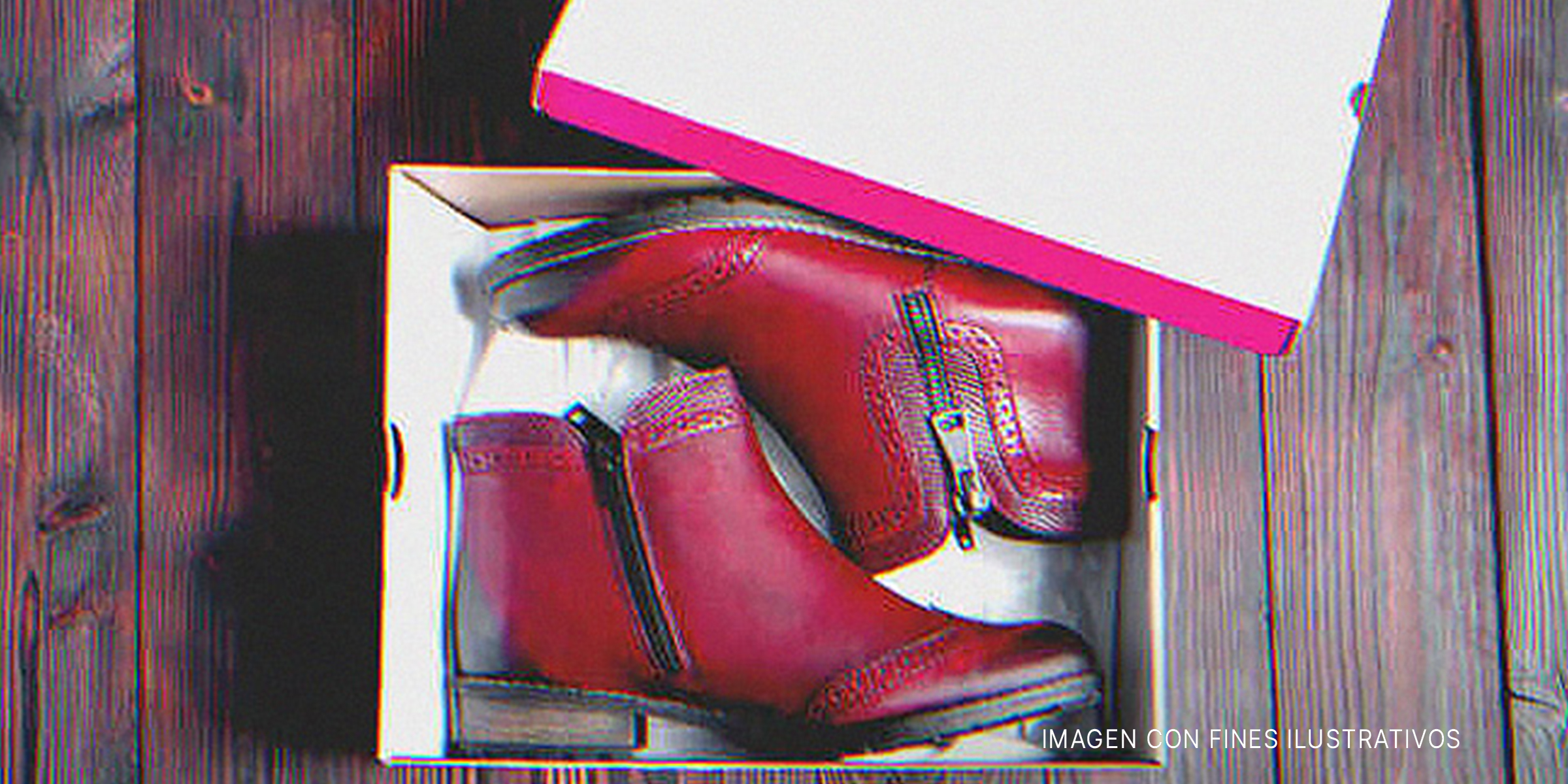 Zapatos rojos en una caja. | Foto: Shutterstock