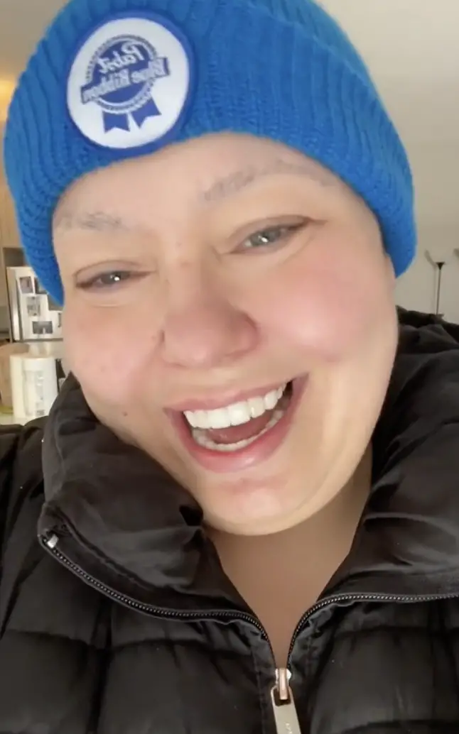 The woman without makeup but with veneers. | Source: Tiktok.com/lashesandlosing