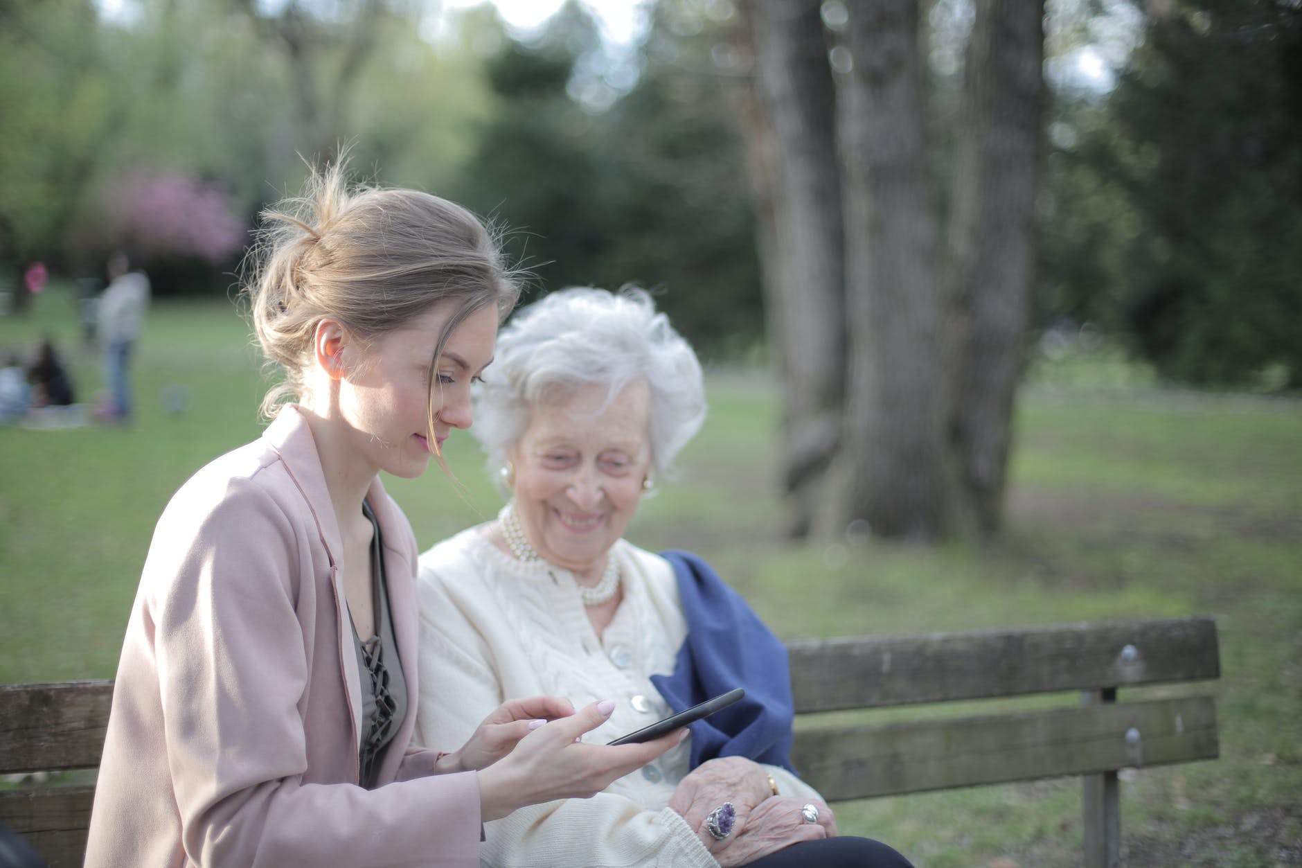 Sarah stayed with Rose permanently and became the granddaugher she never had. | Source: Pexels