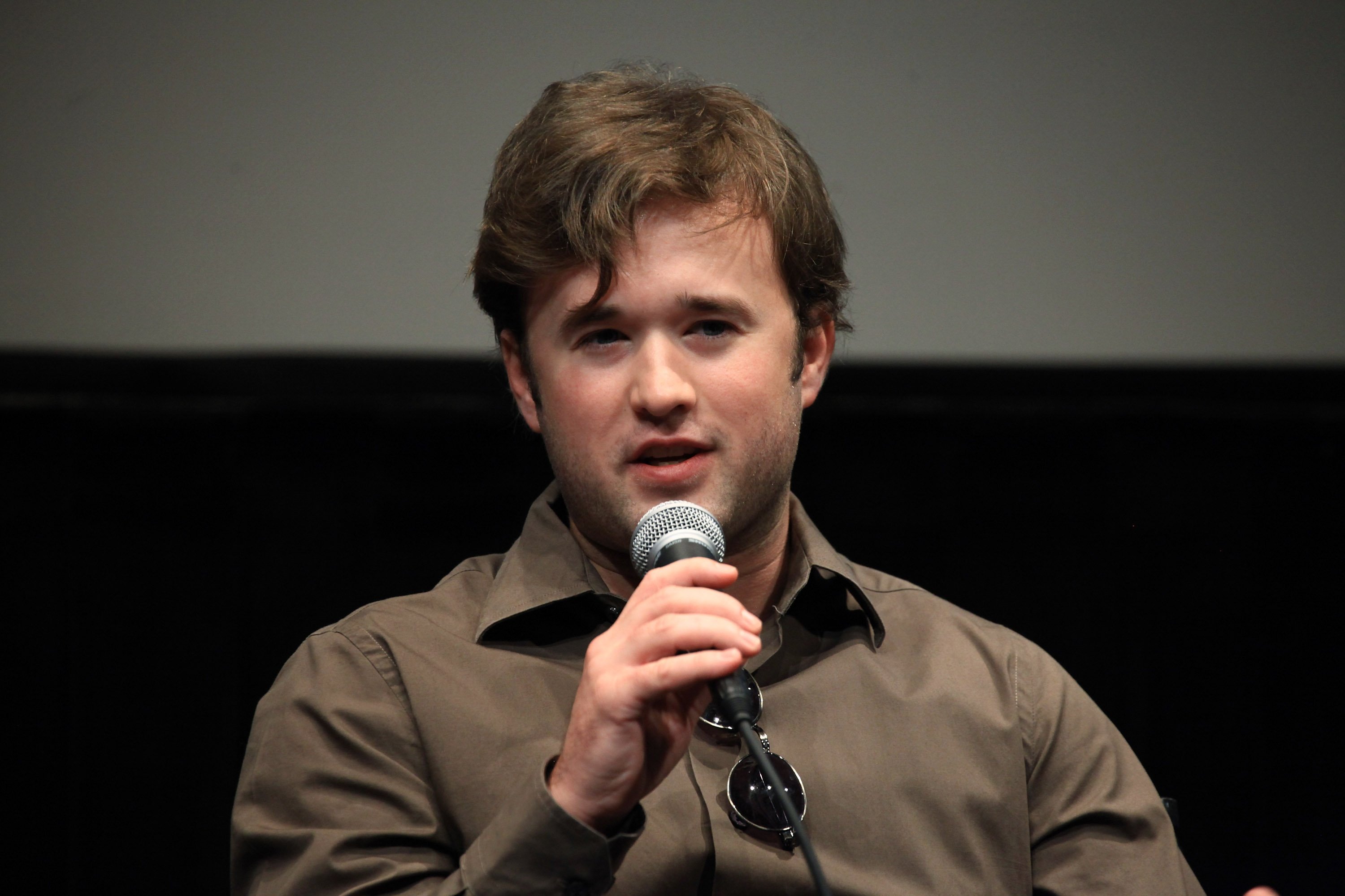 Haley Joel Osment in New York City after the 2012 "Sassy Pants" screening at Walter Reade Theater on July 31, 2012. | Source: Getty Images