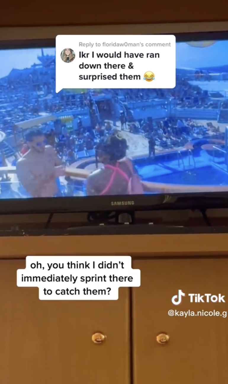 Die Live-Übertragung des Kreuzfahrtschiffes zeigt, wie der Freund von Kayla Gardner seine Nummer mit einer unbekannten Frau auf dem Deck teilt. | Quelle: tiktok.com/@kayla.nicole.g