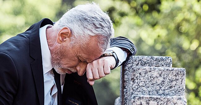 Widower grieving his wife's death. | Source: Shutterstock