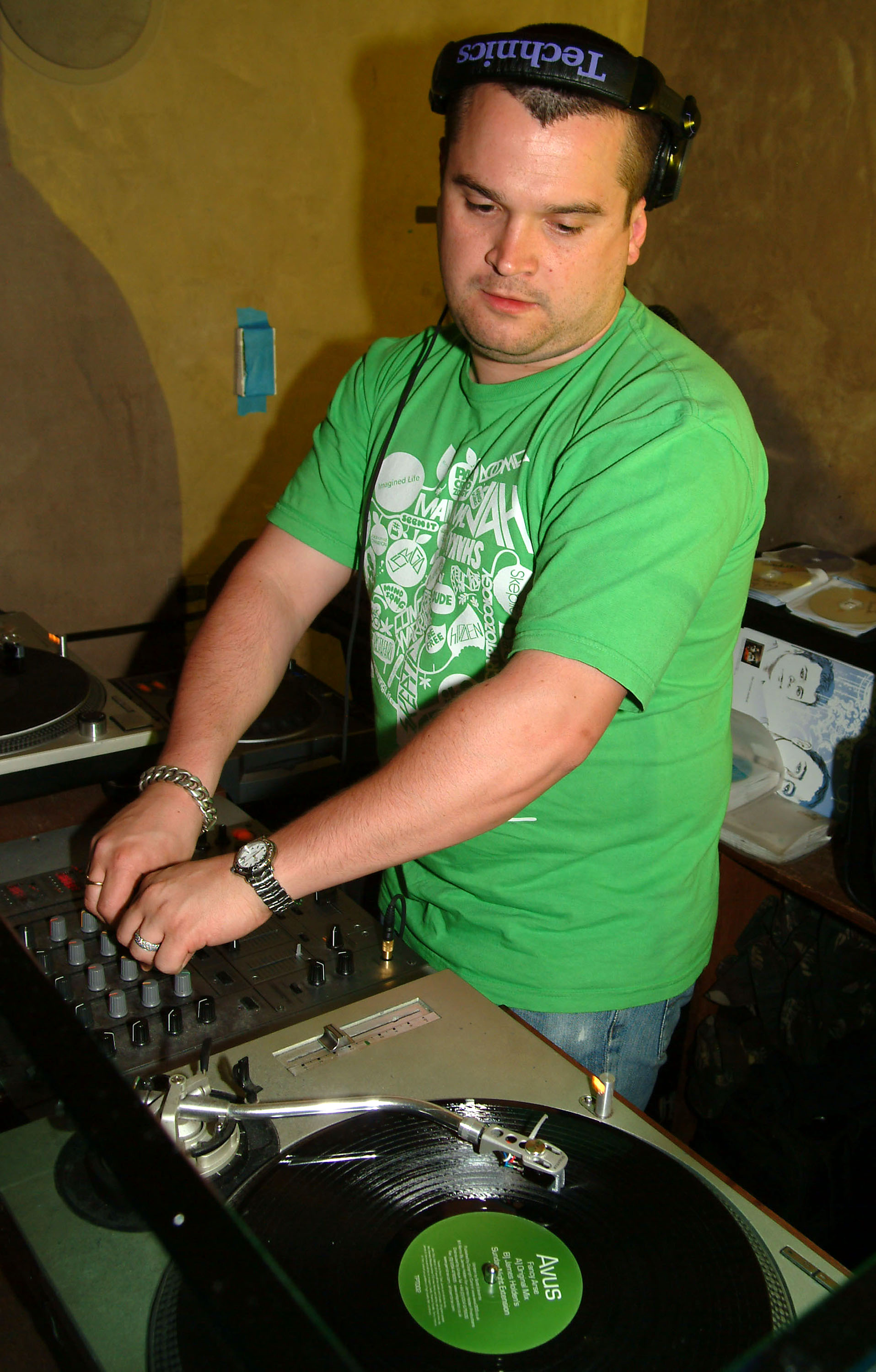 DJ Louis Osbourne spins records at the Bud Brothers Monday Social at Club Nacoinale in Hollywood, California on March 28, 2005 | Source: Getty Images
