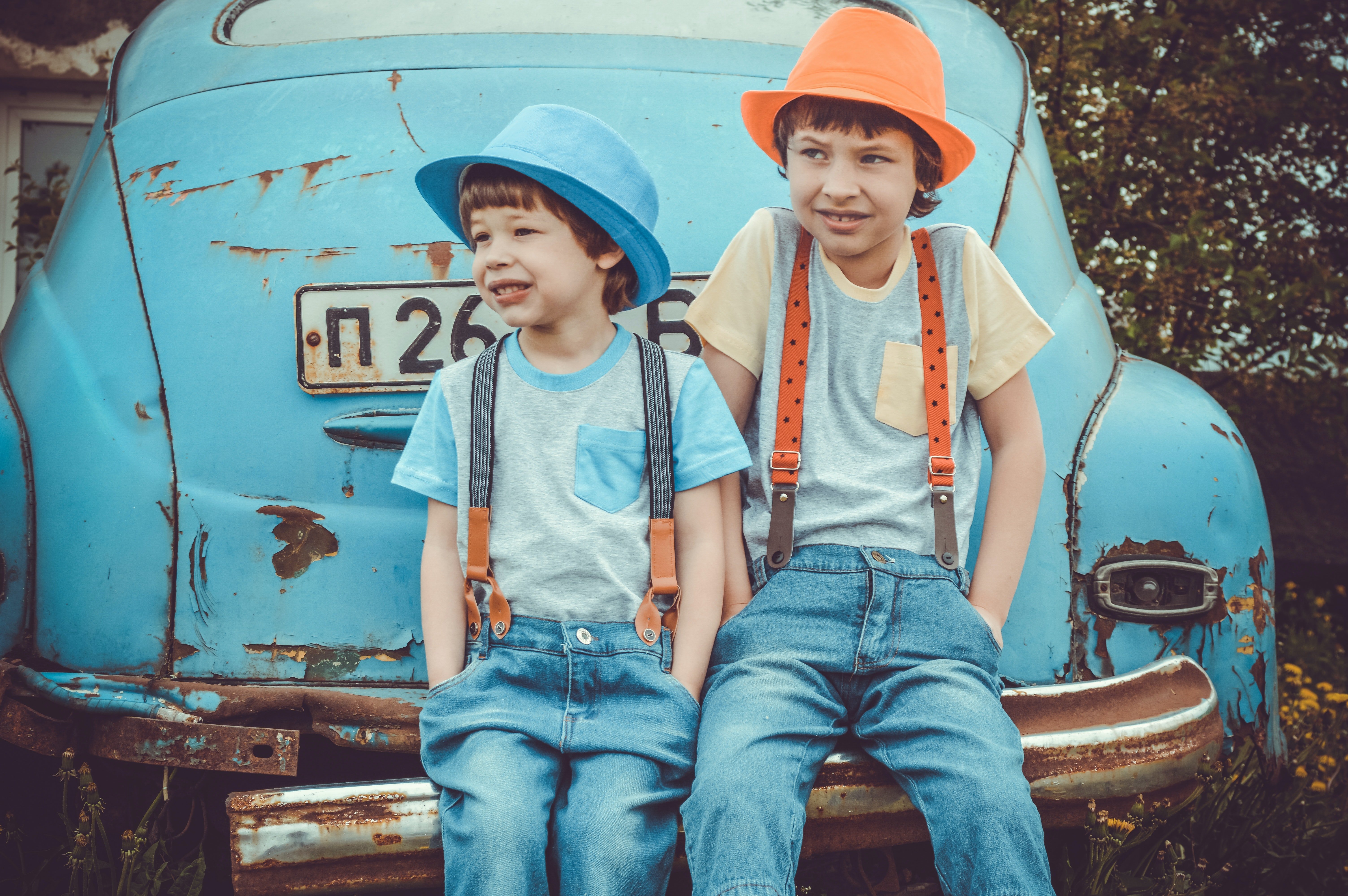 Two poor boys asked Mike and Steve for help. | Source: Pexels