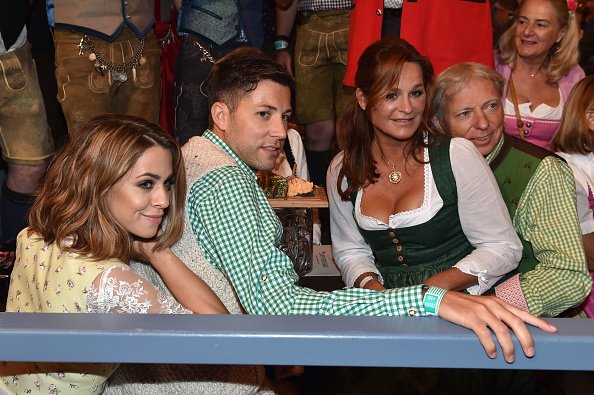 Vanessa Mai, Andreas Ferber, Andrea Berg, Uli Ferber, Oktoberfest 2016, München | Quelle: Getty Images