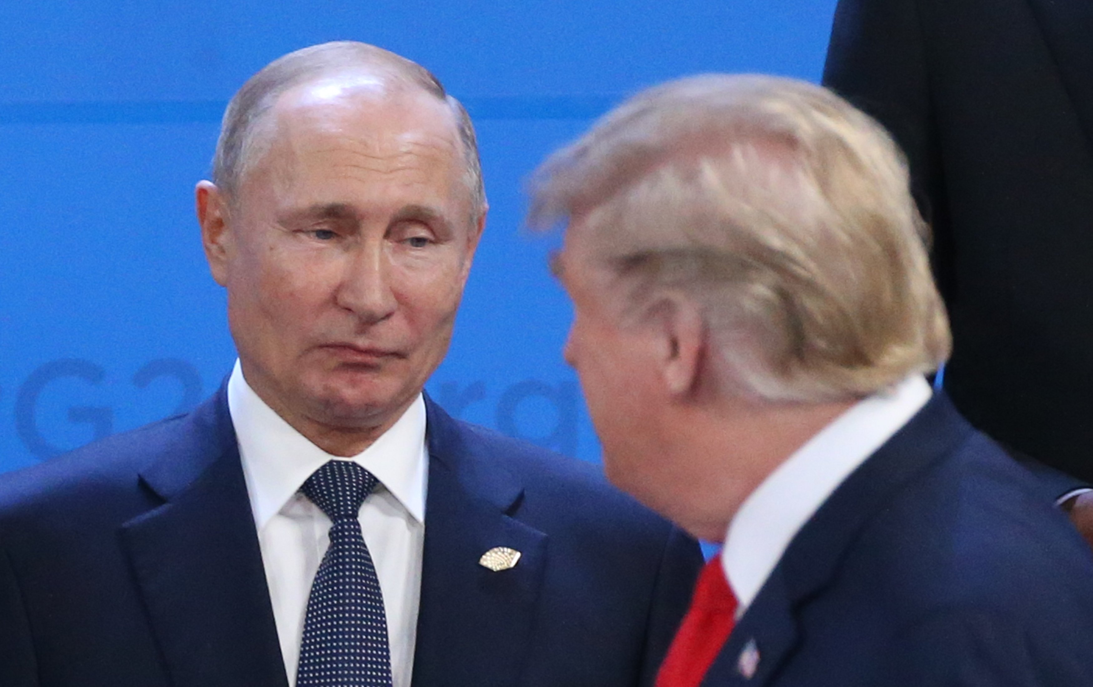 Russian President Vladimir Putin and U.S. President Donald Trump exchange looks during the opening ceremony of the G20 Summit's Plenary Meeting in Buenos Aires, Argentina | Photo: Getty Images