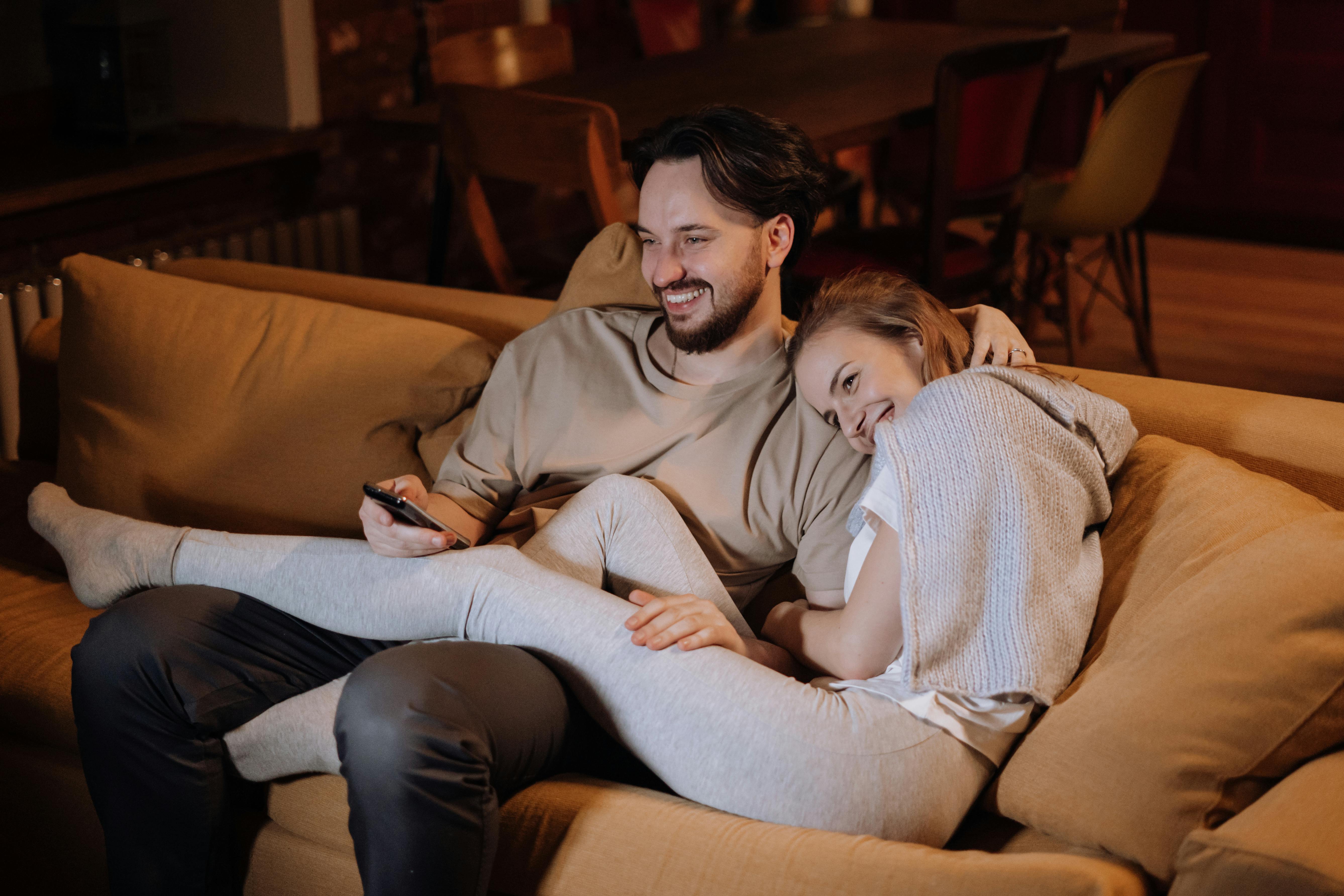 A happy couple enjoying each others company | Source: Pexels