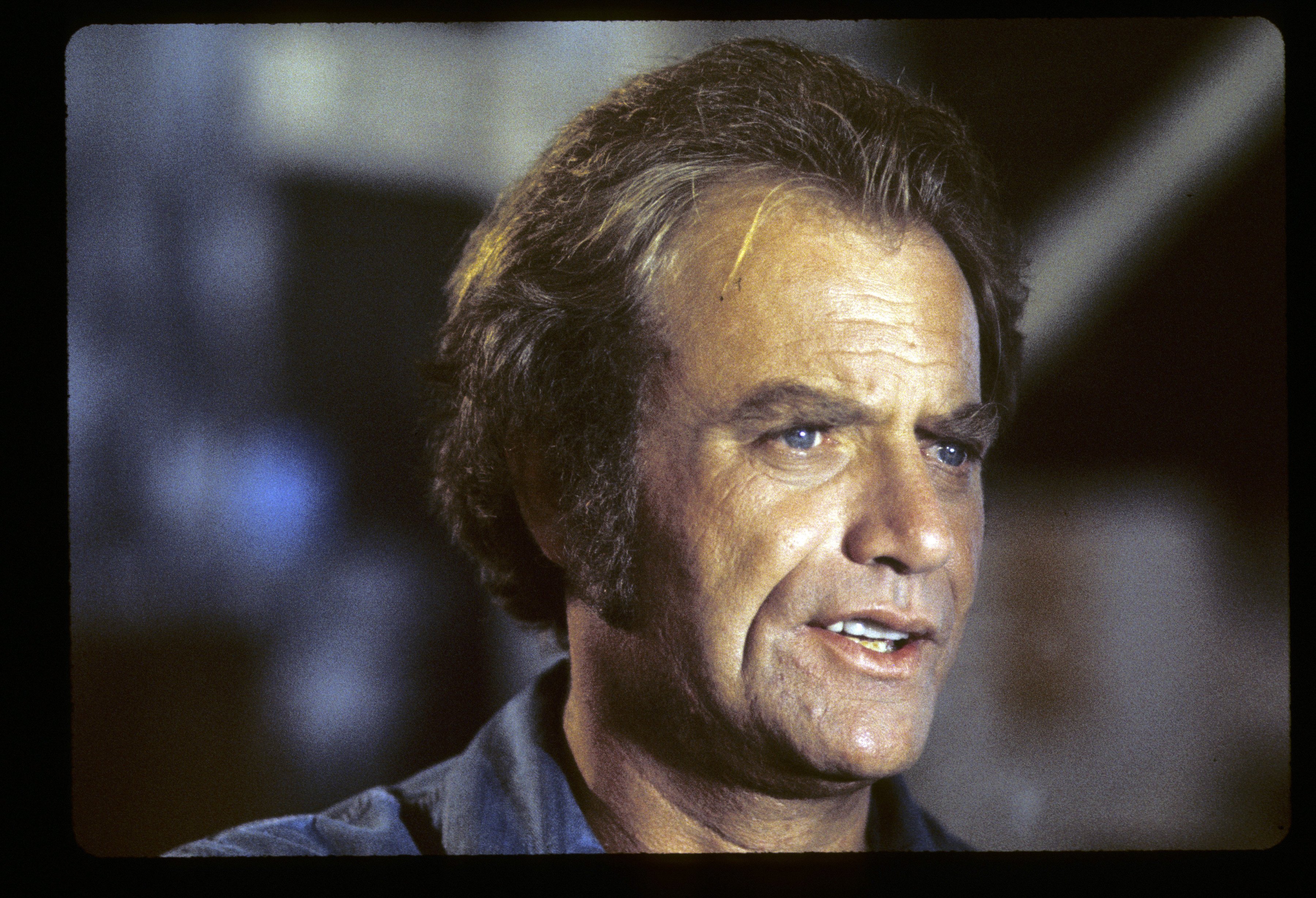 Vic Morrow on the set of "The Twenty-Four Karat Plague" - Airdate: November 8, 1973 | Photo: Getty Images
