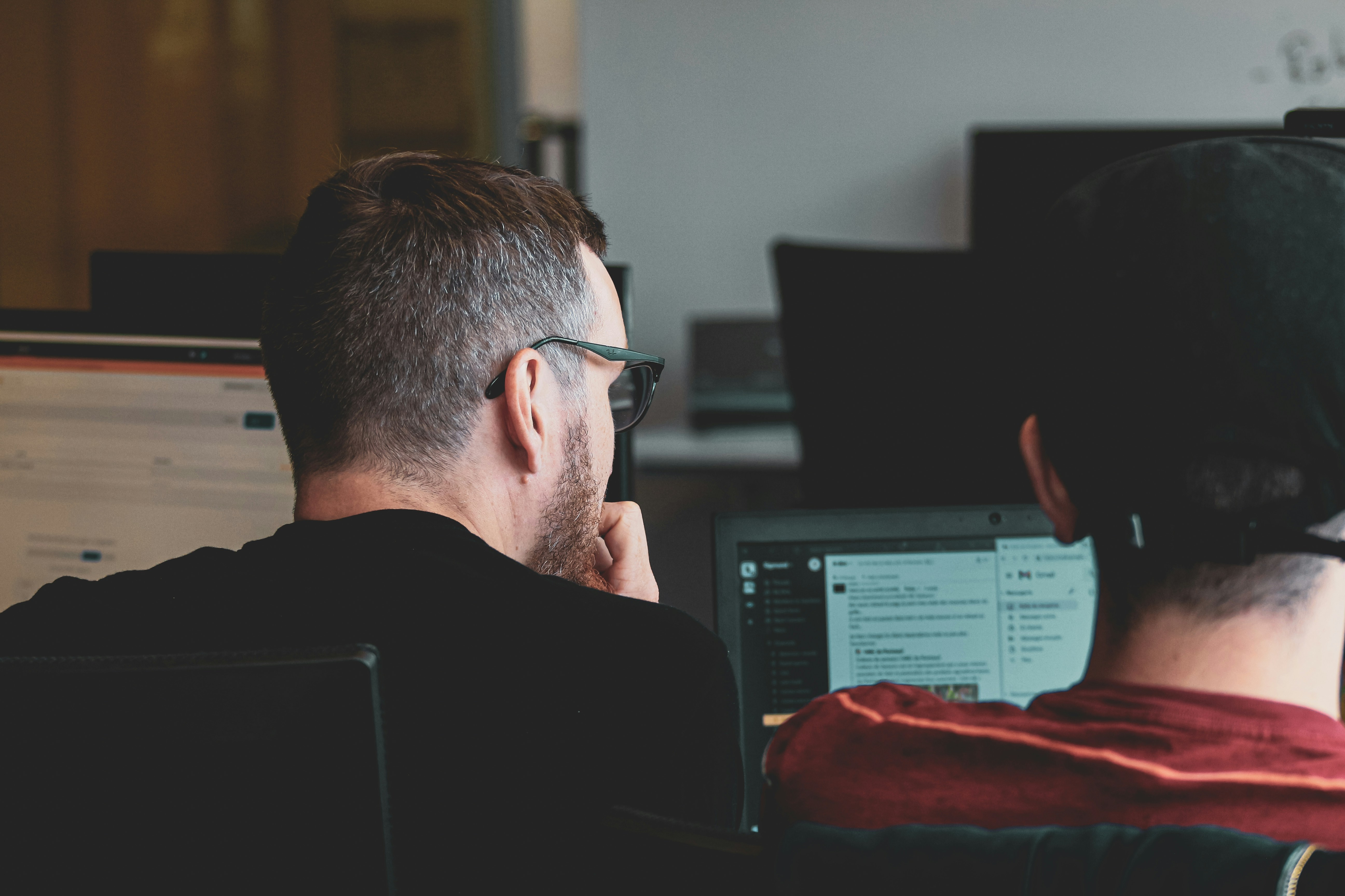 Two coworkers | Source: Unsplash