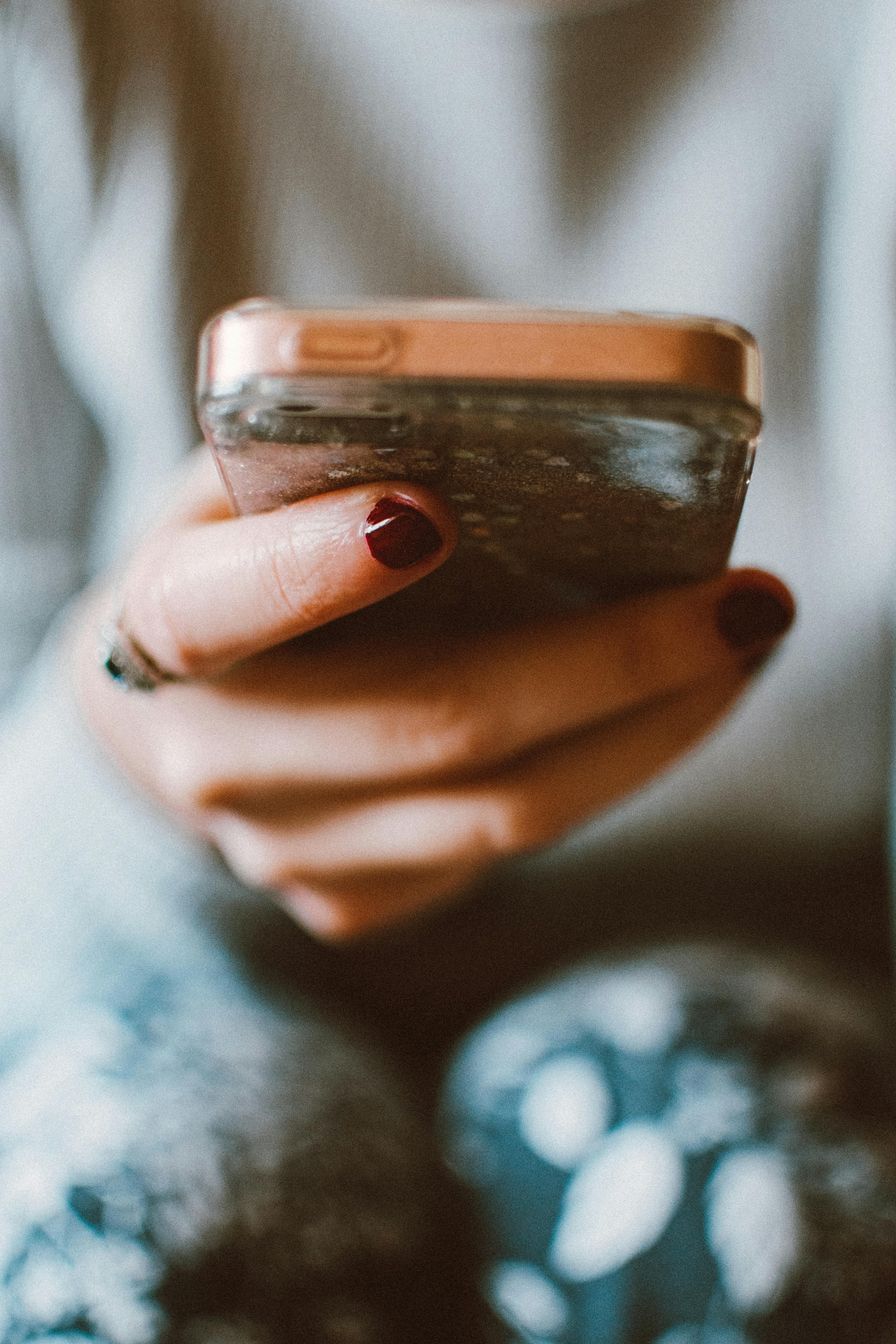 A person holding a mobile | Source: Pexels