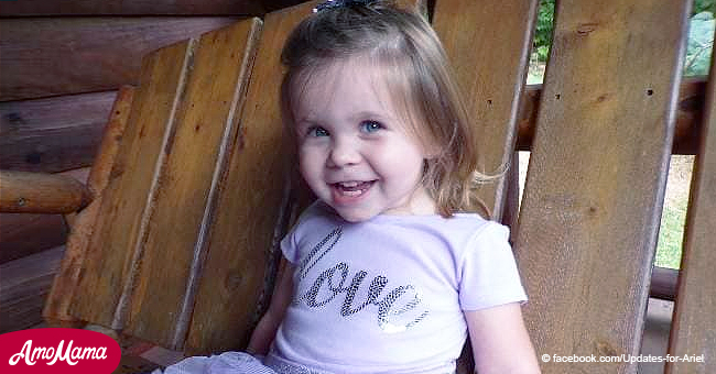 2-jähriges Mädchen kämpft um ihr Leben, nachdem es beim Spielen im