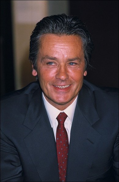 Alain Delon, Question a domicile Jack Lang, 1989. |Photo: Getty Images