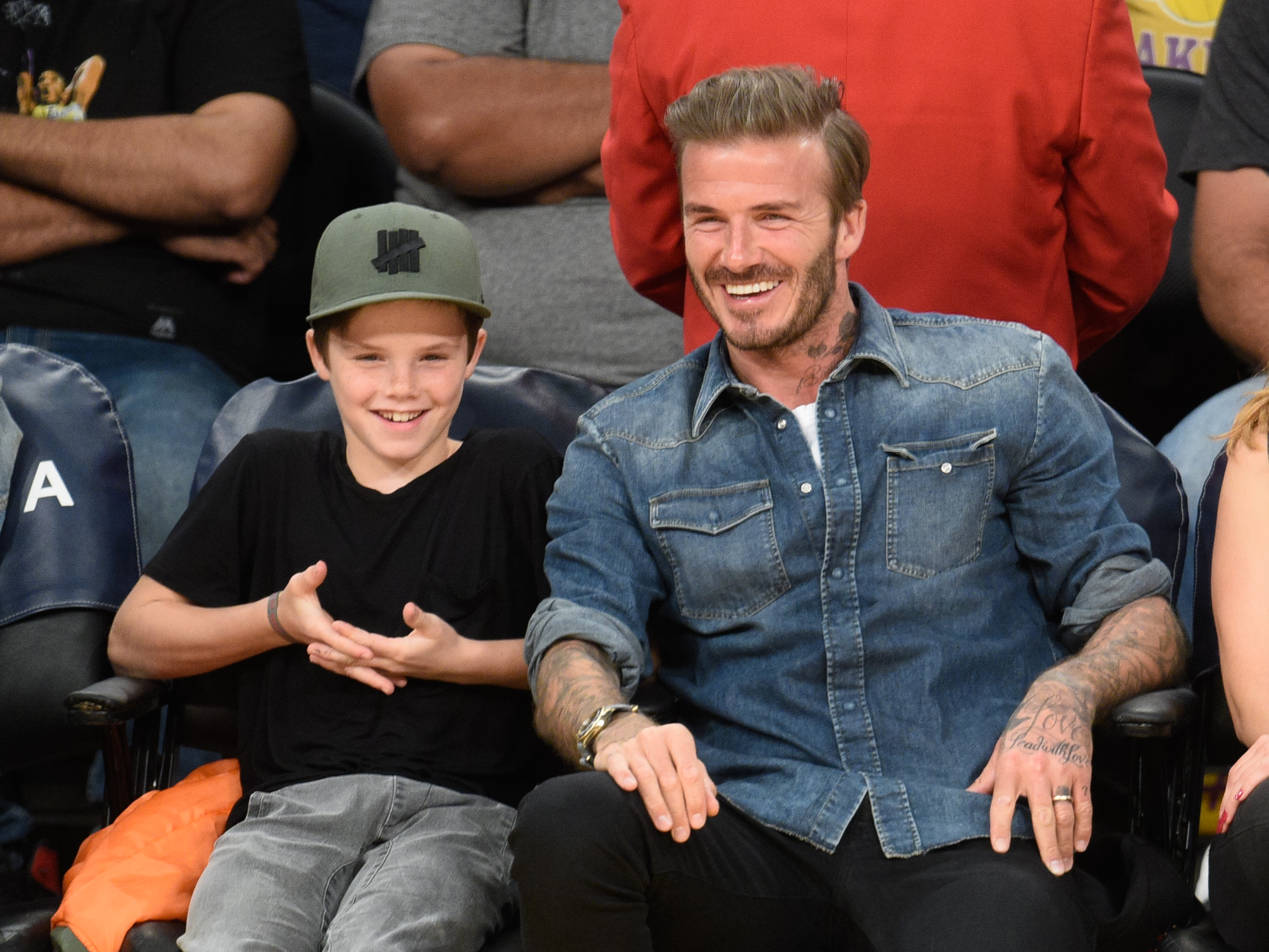 Cruz Beckham and David Beckham at a basketball game between the Boston Celtics and the Los Angeles Lakers in Los Angeles, California on April 3, 2016 | Source: Getty Images
