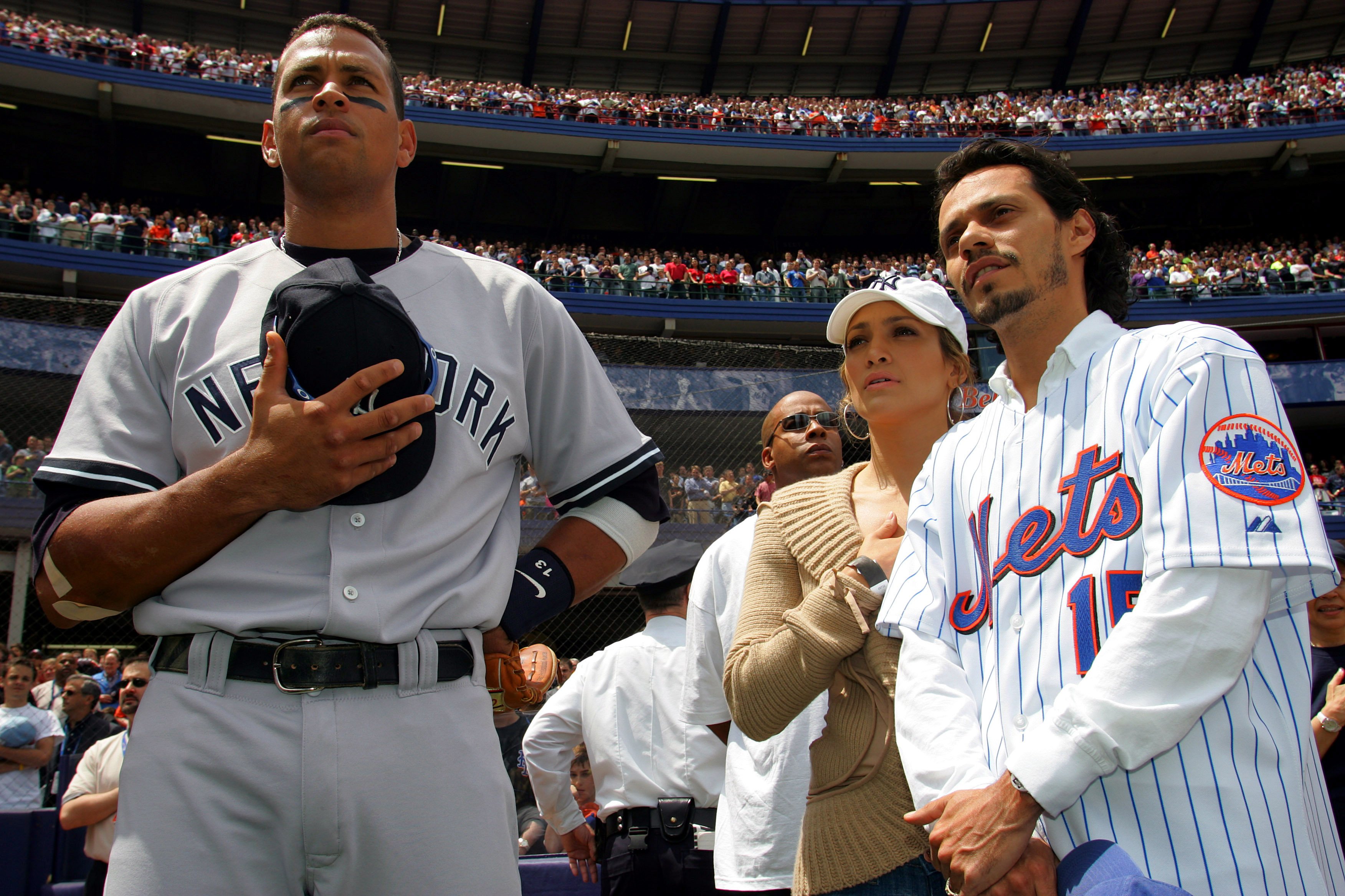 Alex Rodriguez, Jennifer Lopez and ex-husband Marc Anthony during a New York Yankees game. | Photo: Getty Images