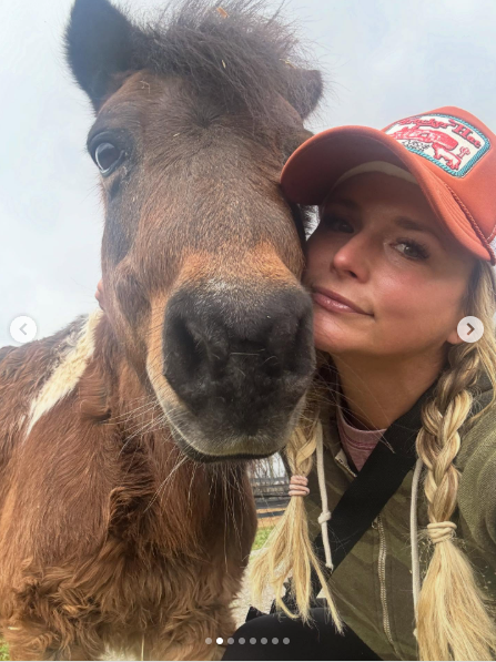 Miranda Lambert with one of her departed miniature horses from a post dated November 22, 2025 | Source: Instagram/mirandalambert