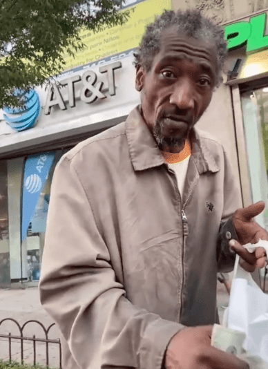 Homeless man thanks kind stranger for buying him a meal | Photo: TikTok/@itsnastynaz