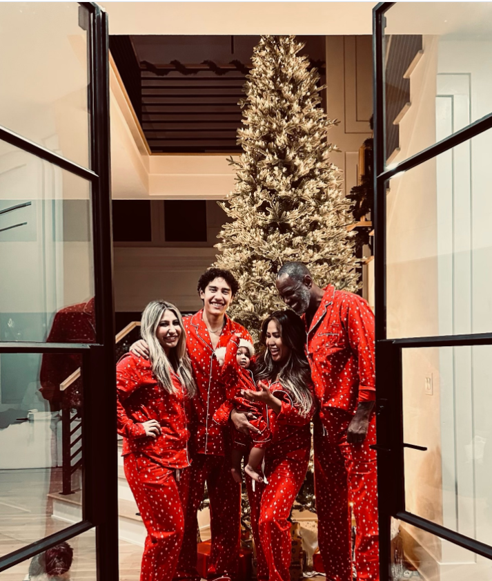 The McKnights in their Christmas pajamas, from a post dated December 27, 2023. | Source: Instagram/brianmcknight23