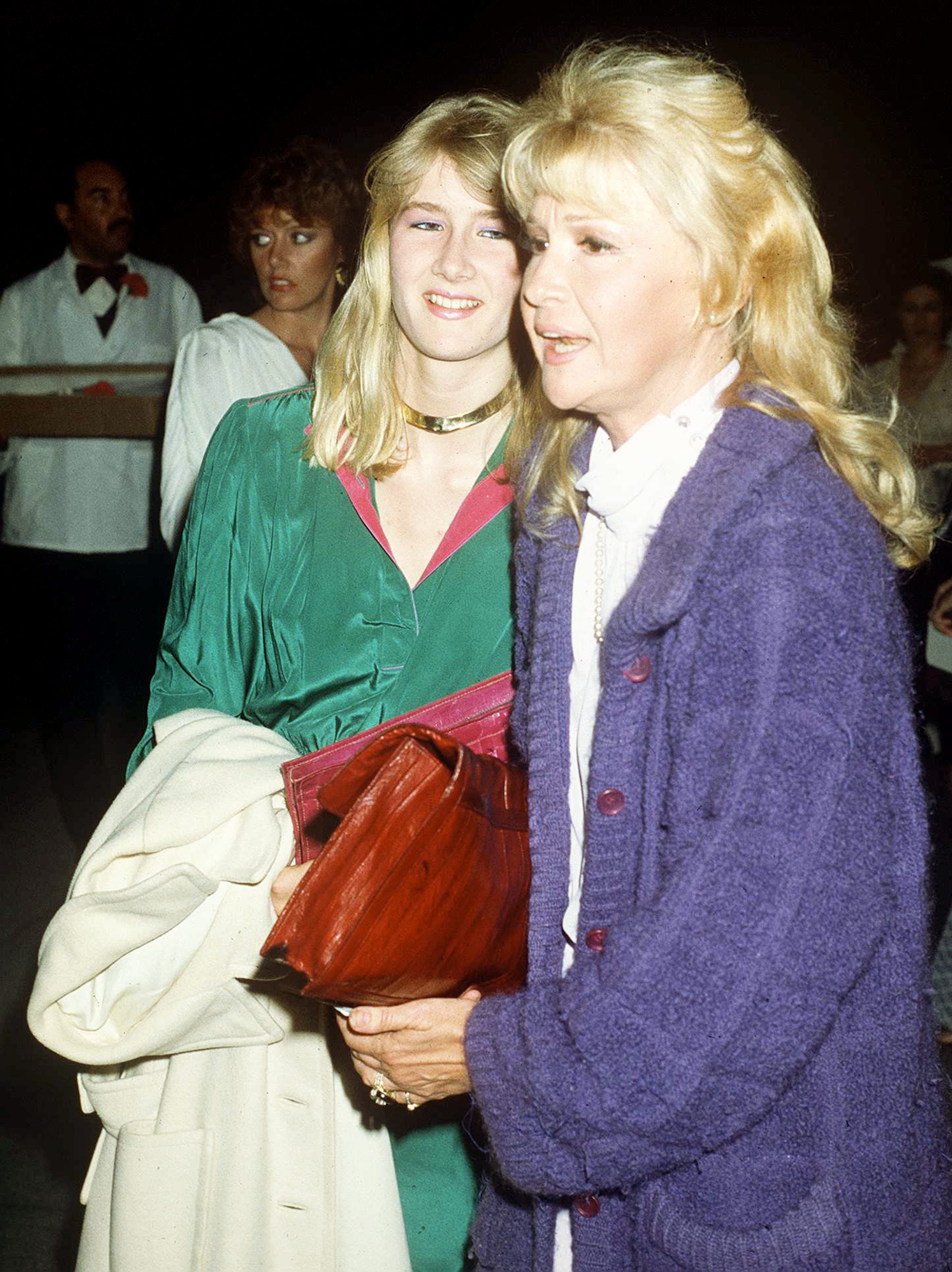  Laura Dern with her mother, actress Diane Ladd, circa 1990 | Source: Getty Images 