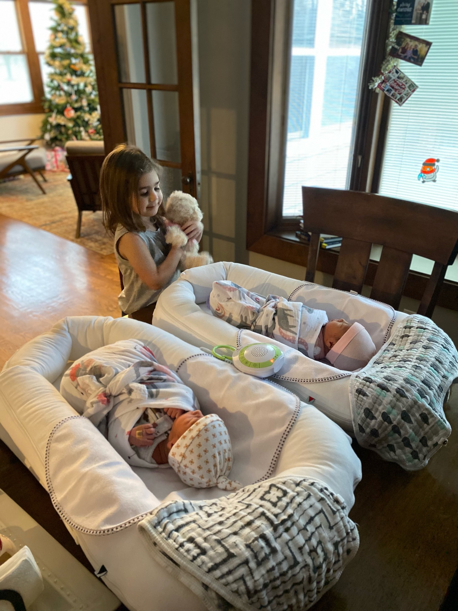 Shelly Battista's daughter, Emelia, stands beside her newborn twin sisters, dated January 12, 2023 | Source: Facebook/northwesternmedicine