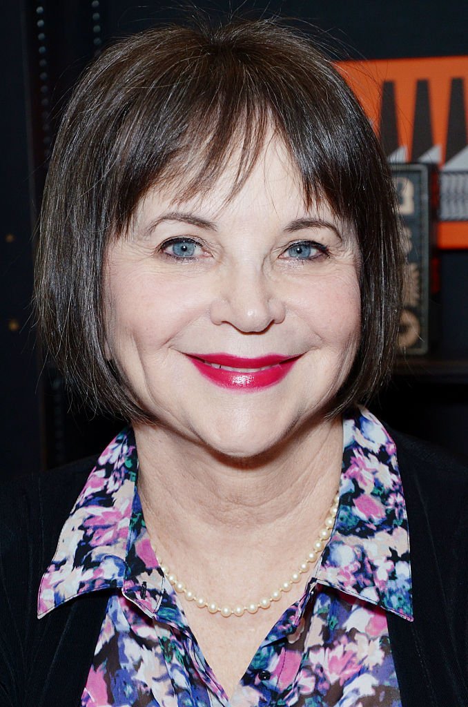 Cindy Williams discusses and signs copies of "Shirley, I Jest!: A Storied Life" in West Hollywood, California on June 27, 2015 | Photo: Getty Images