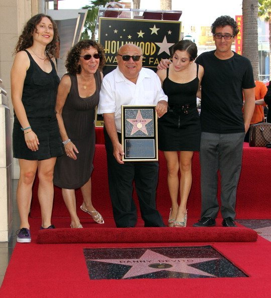 Rhea Pearlman (L) and actor Danny DeVito and their family pose for photographers during the installation ceremony for actor Danny DeVito's star on the Hollywood Walk of Fame on August 18, 2011, in Hollywood, California. | Source: Getty Images.
