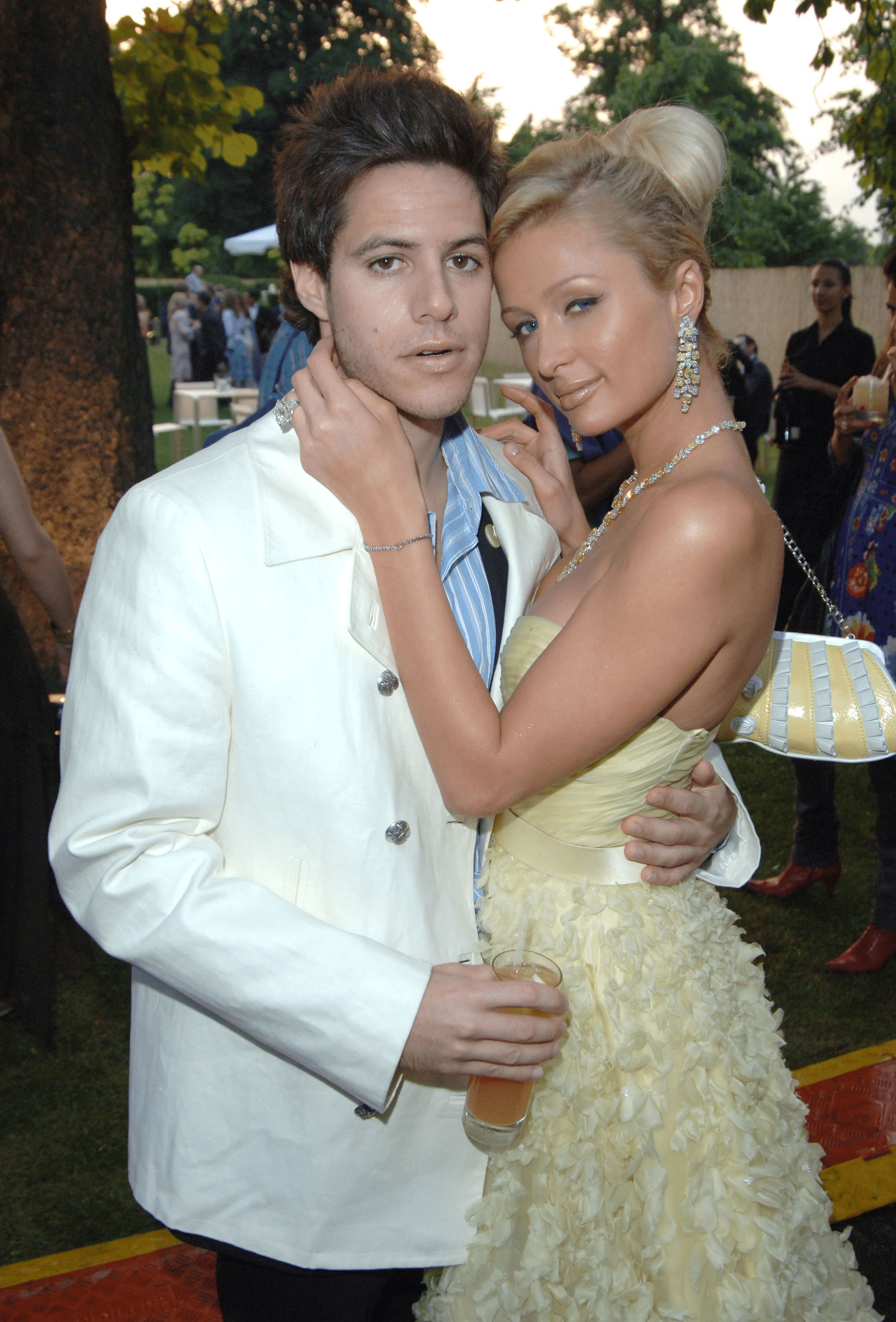 Paris Latsis and Paris Hilton at The Serpentine Gallery on June 30, 2005, in London | Source: Getty Images