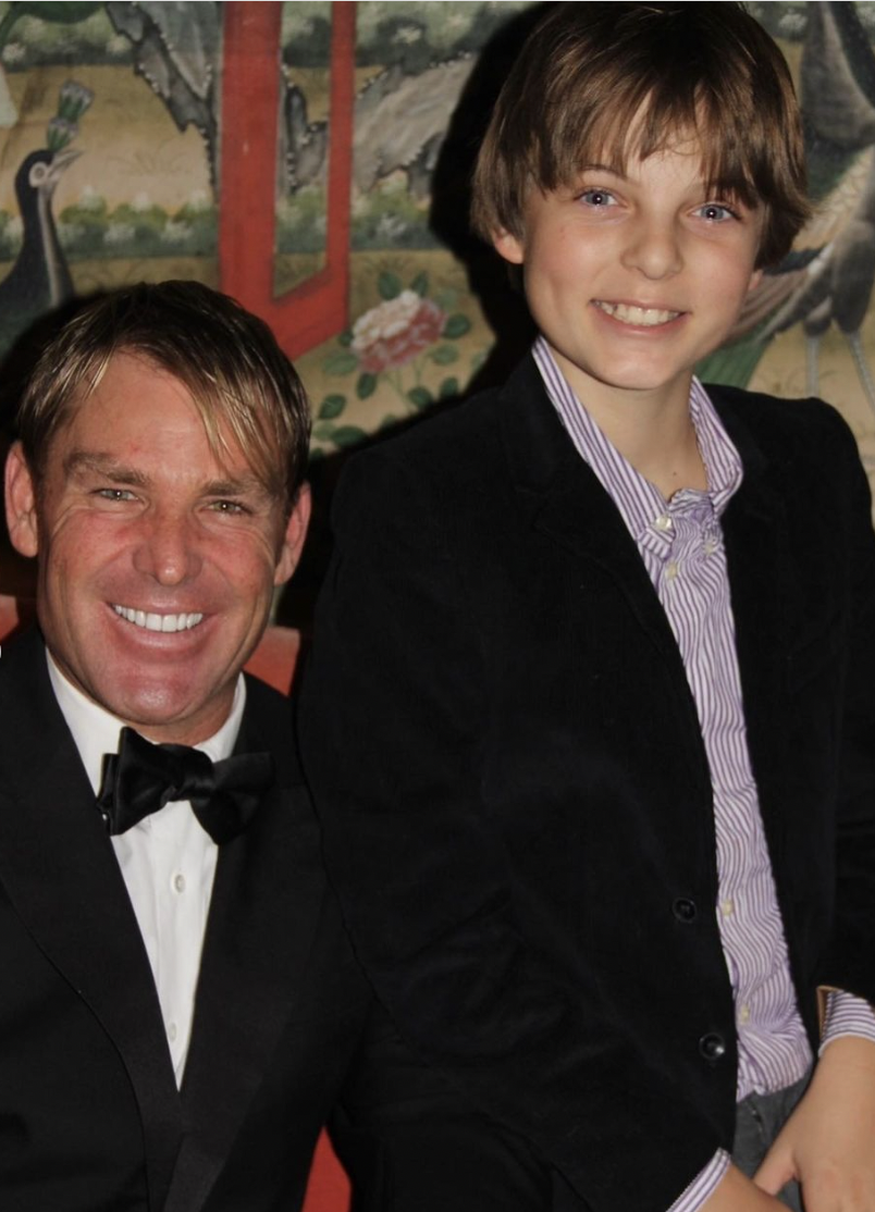 Damian Hurley with Shane Warne in a throwback photo, dated March 2022 | Source: Instagram/DamianHurley1