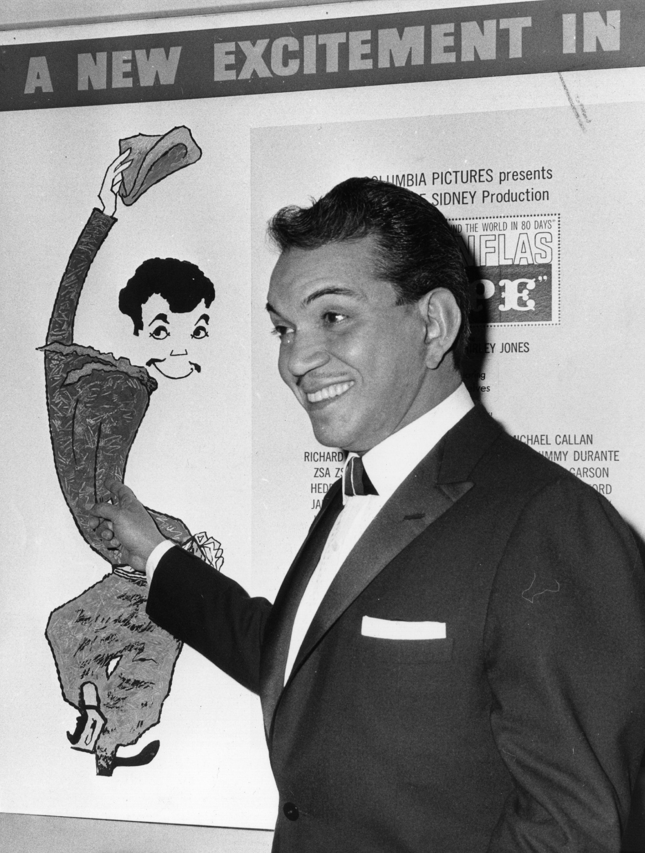 Cantinflas señala orgulloso un afiche de sí mismo en el cine Columbia de la avenida Shaftestbury en Londres, en febrero de 1961 || Foto: Getty Images Cantinflas señala orgulloso un afiche de sí mismo en el cine Columbia de la avenida Shaftestbury en Londres, en febrero de 1961 || Foto: Getty Images