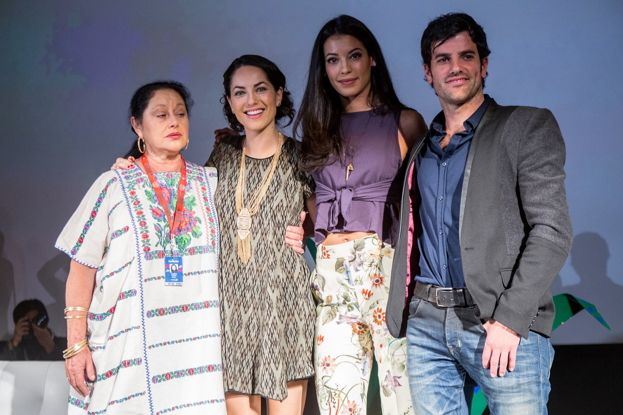 Talento de la película Alicia en el país de María del director Jesús Magaña Vázquez. De izquiera a derecha: Angélica Aragón, Bárbara Mori, Stephanie Sigman y Claudio Lafarga, en el 30 Festival Internacional de Cine de Guadalajara, el 10 de marzo del 2015. | Imagen: Flickr Talento de la película Alicia en el país de María del director Jesús Magaña Vázquez. De izquiera a derecha: Angélica Aragón, Bárbara Mori, Stephanie Sigman y Claudio Lafarga, en el 30 Festival Internacional de Cine de Guadalajara, el 10 de marzo del 2015. | Imagen: Flickr