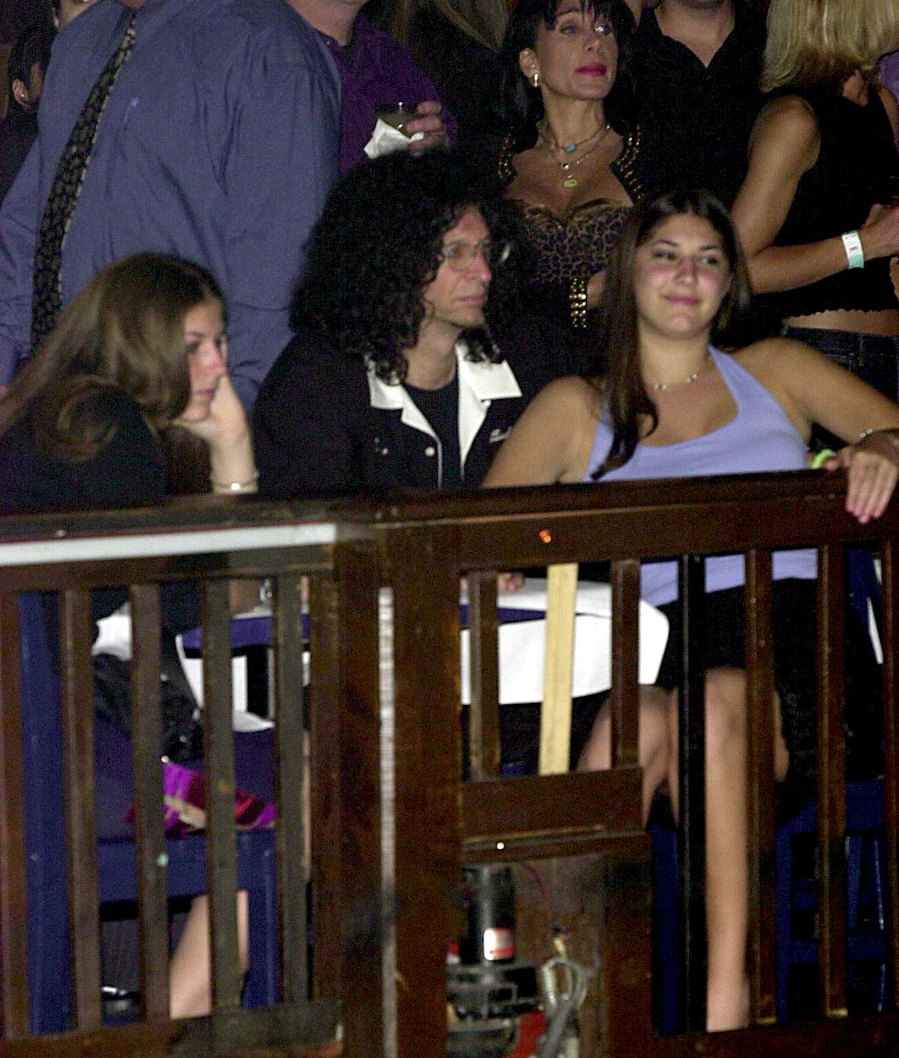 Howard Stern with his two daughters at the House of Blues in Los Angeles, California, on April 25, 2000 | Source: Getty Images