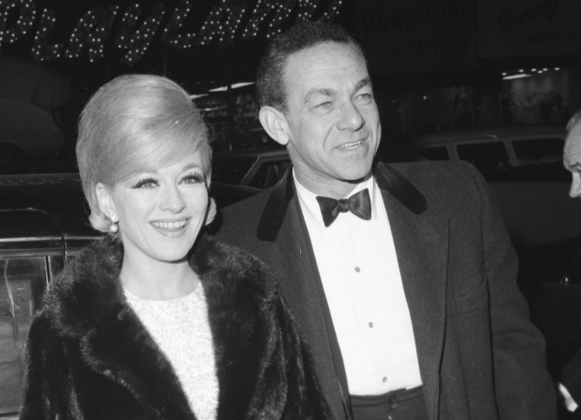 Paula Stewart and her second husband Jack Carter arrive at the premier of "Goldfinger" at DeMille Theater, on December 22, 1964. | Source: Getty Images