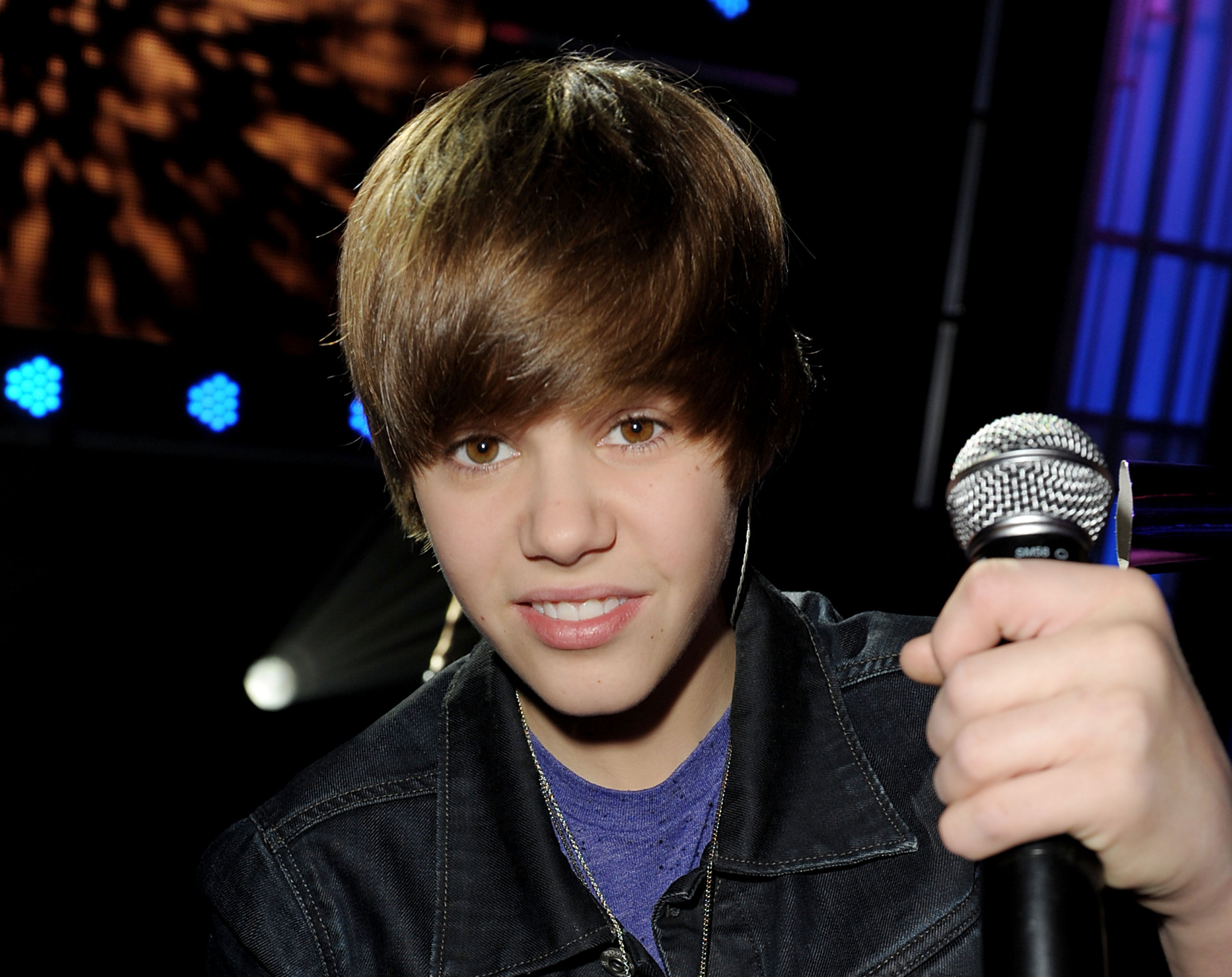 The young singer performs at Aria Resort & Casino on December 31, 2009. | Source: Getty Images